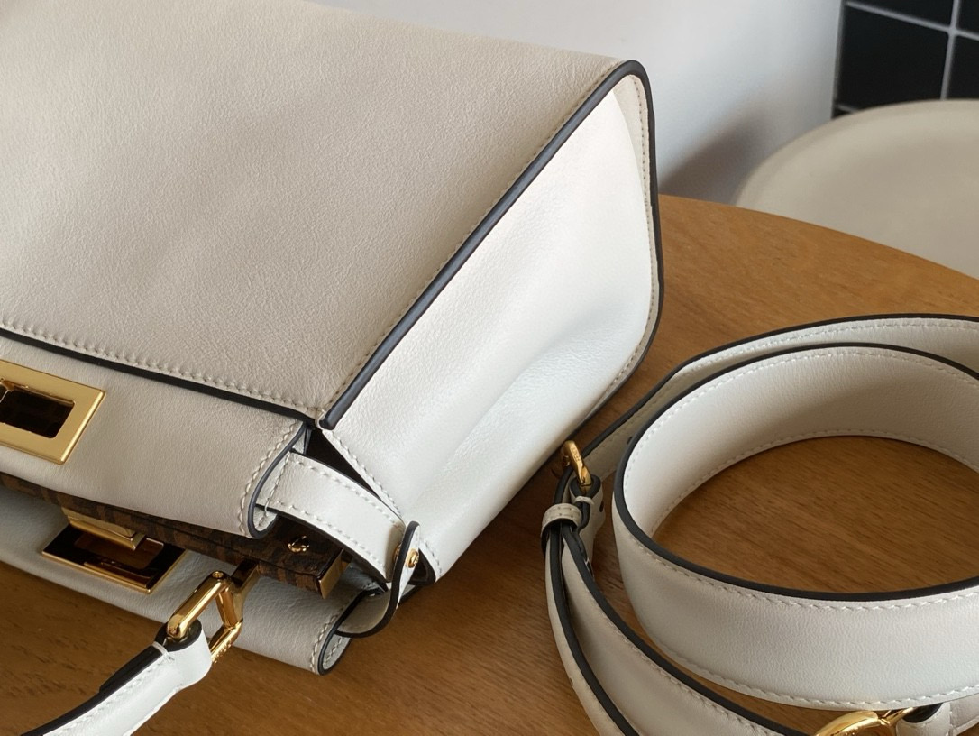 Fendi 펜디 Peekaboo 미니 토트백 크림화이트 4