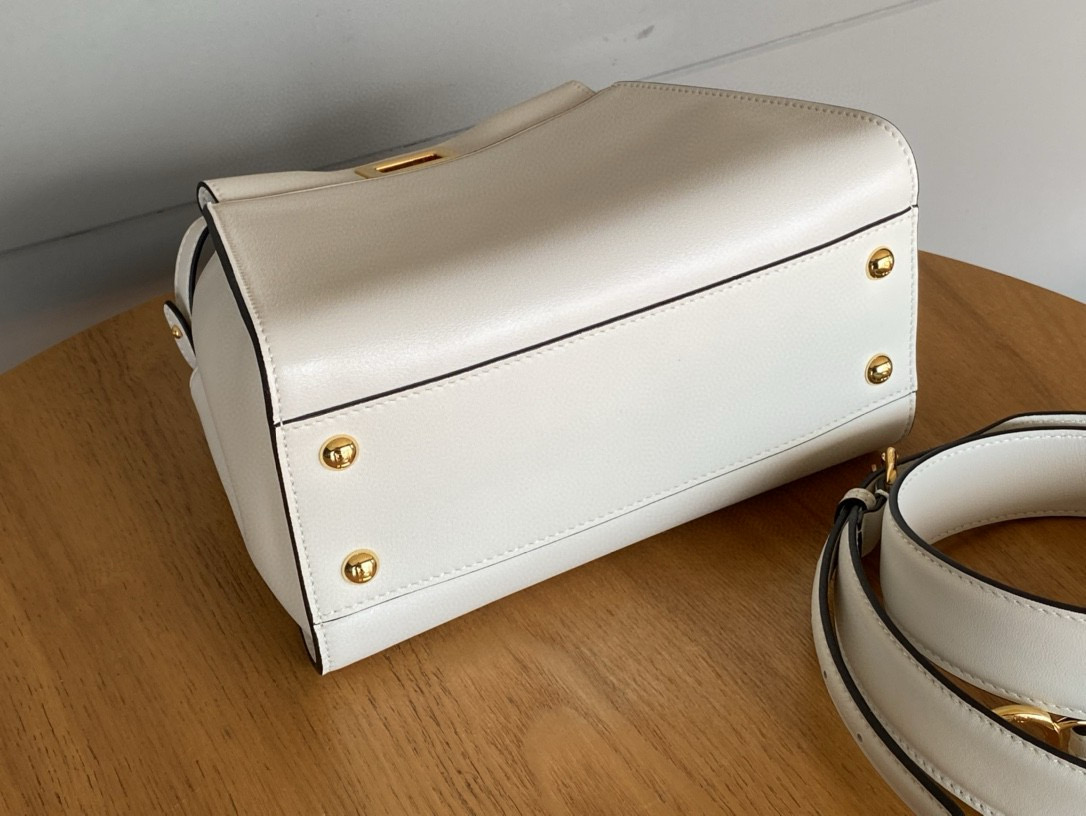 Fendi 펜디 Peekaboo 미니 토트백 크림화이트 5