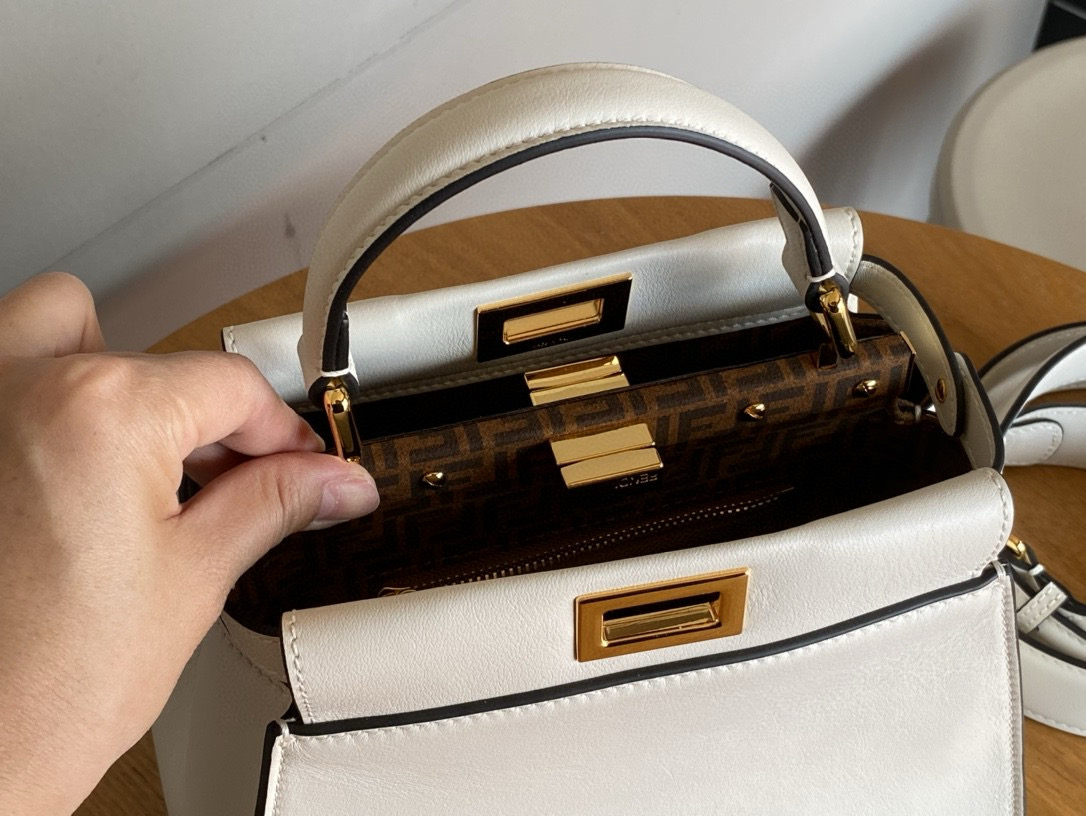Fendi 펜디 Peekaboo 미니 토트백 크림화이트 7