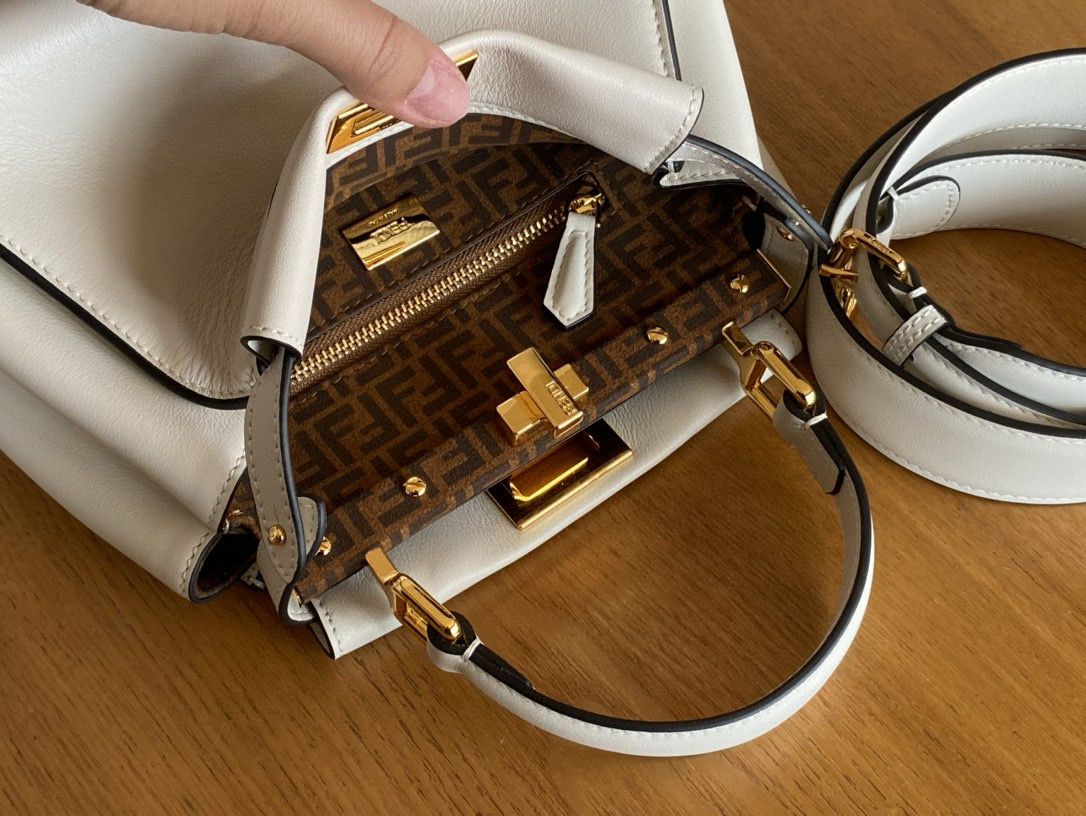 Fendi 펜디 Peekaboo 미니 토트백 크림화이트 8