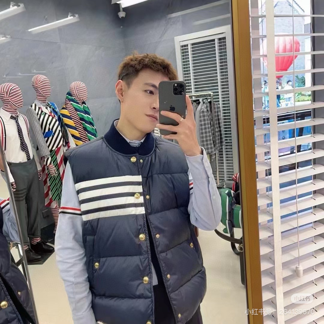 Thom Browne 톰브라운 클래식 사선 스트라이프 다운 패딩 조끼 3