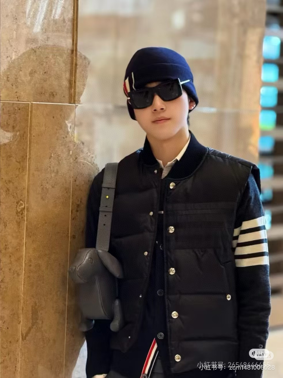 Thom Browne 톰브라운 클래식 사선 스트라이프 다운 패딩 조끼 4