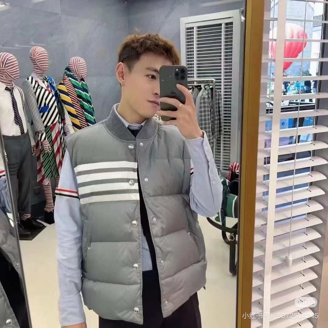 Thom Browne 톰브라운 클래식 사선 스트라이프 다운 패딩 조끼 6