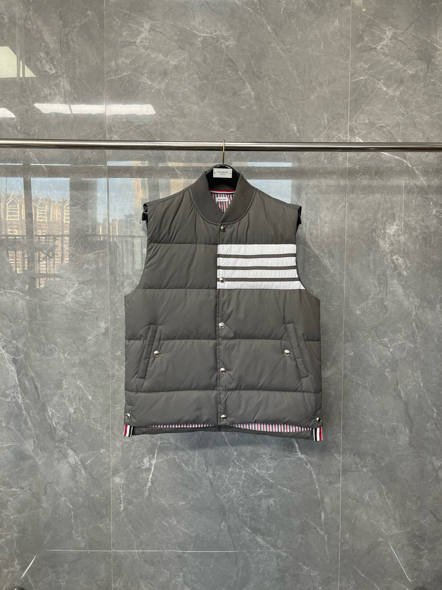 Thom Browne 톰브라운 클래식 사선 스트라이프 다운 패딩 조끼 7