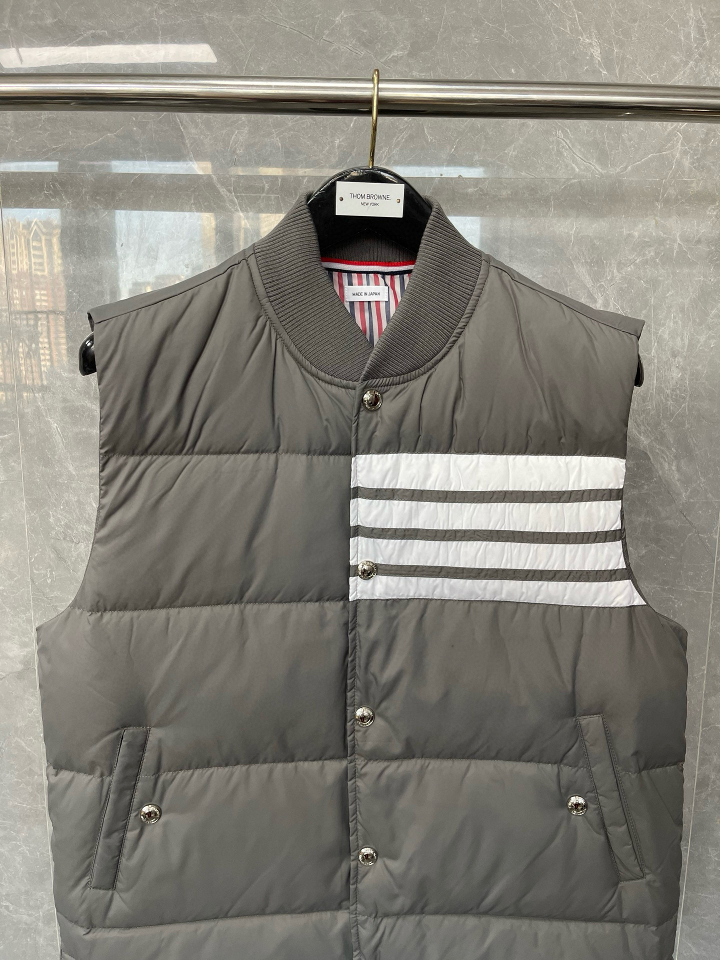 Thom Browne 톰브라운 클래식 사선 스트라이프 다운 패딩 조끼 8