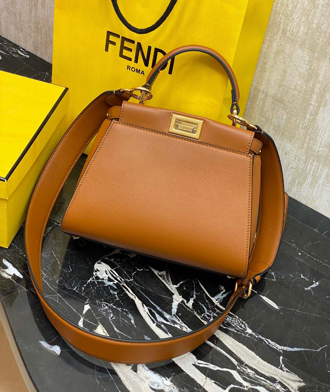 FENDI 펜디 피카부 브라운 송아지 가죽 토트백 23cm 2