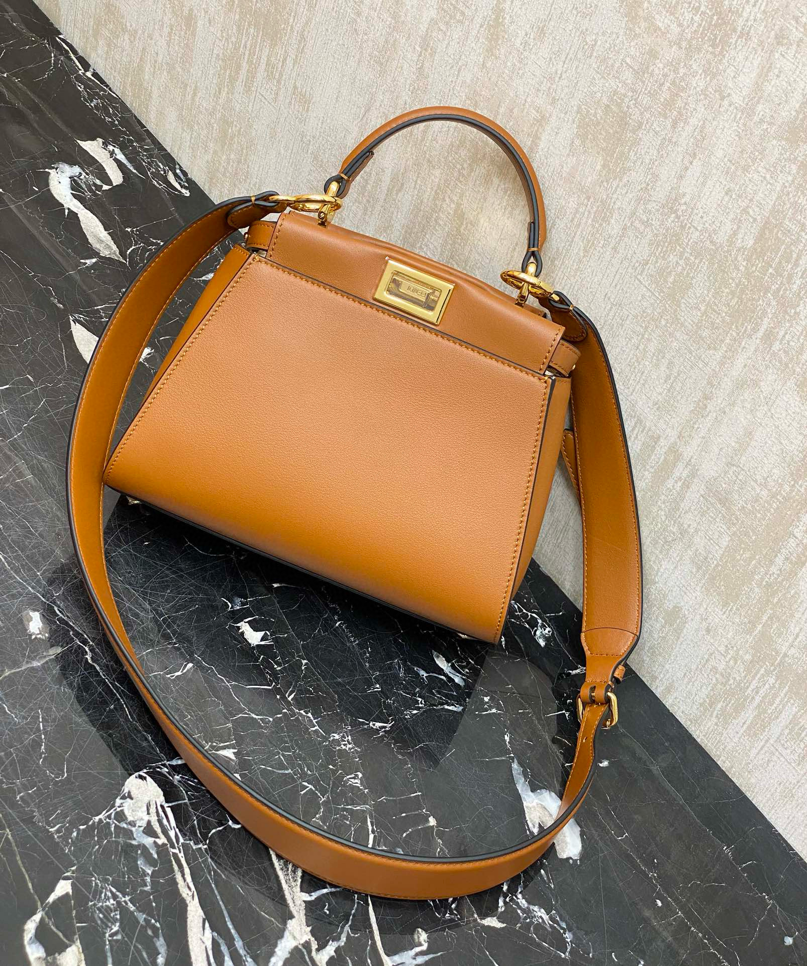 FENDI 펜디 피카부 브라운 송아지 가죽 토트백 23cm 4