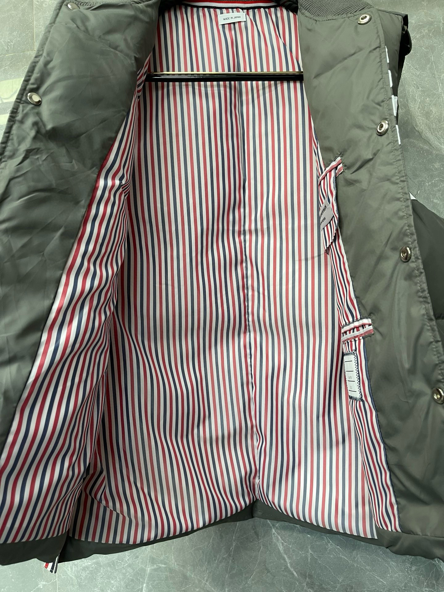 Thom Browne 톰브라운 클래식 사선 스트라이프 다운 패딩 조끼 11