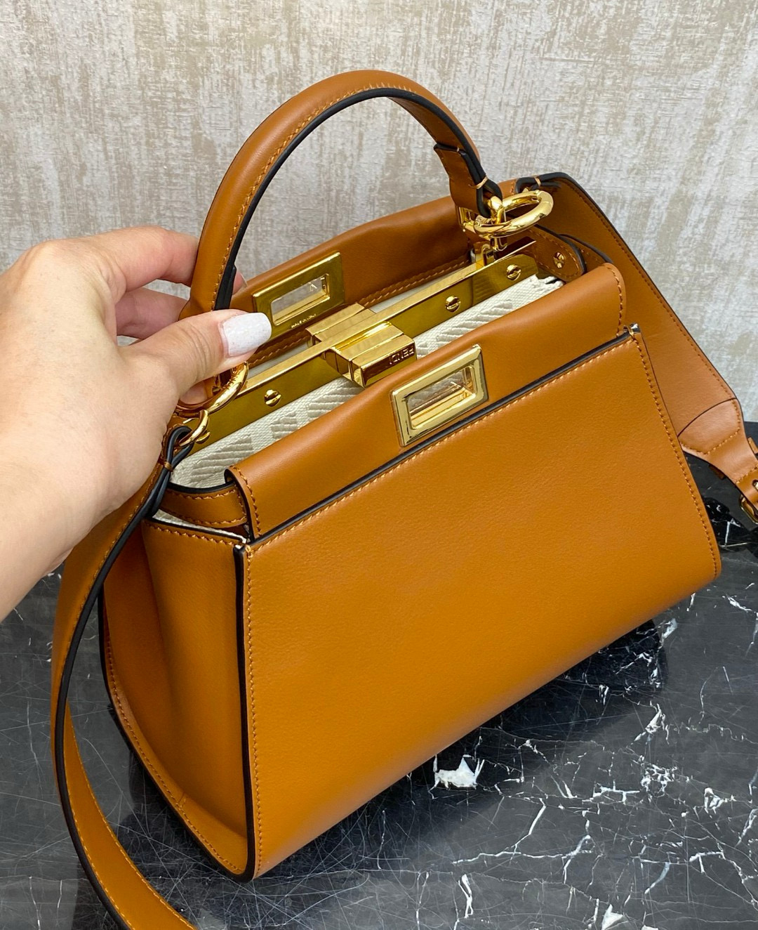 FENDI 펜디 피카부 브라운 송아지 가죽 토트백 23cm 5