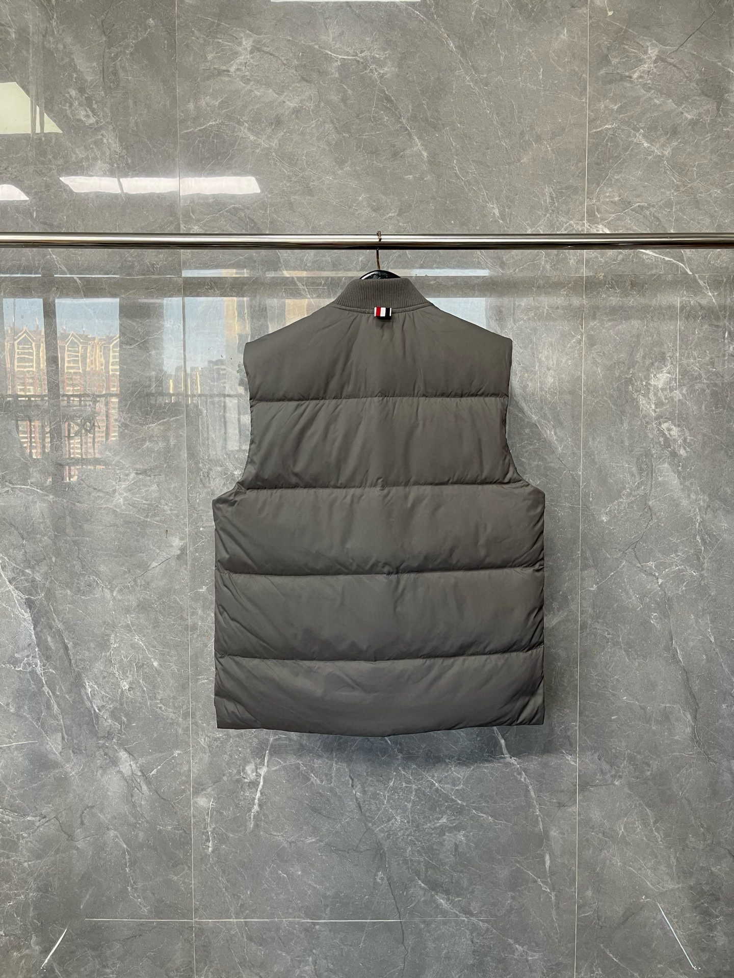 Thom Browne 톰브라운 클래식 사선 스트라이프 다운 패딩 조끼 13