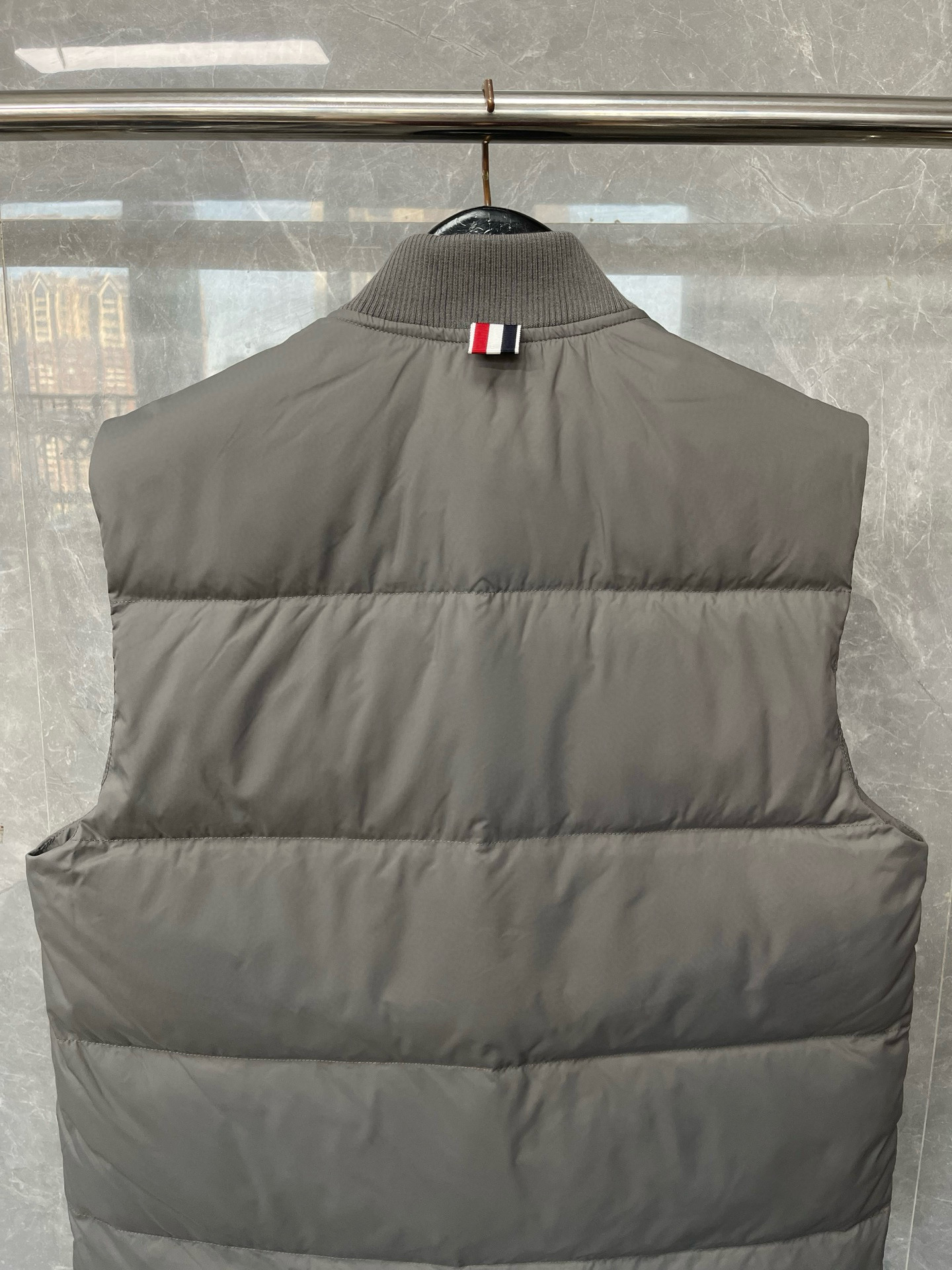 Thom Browne 톰브라운 클래식 사선 스트라이프 다운 패딩 조끼 14