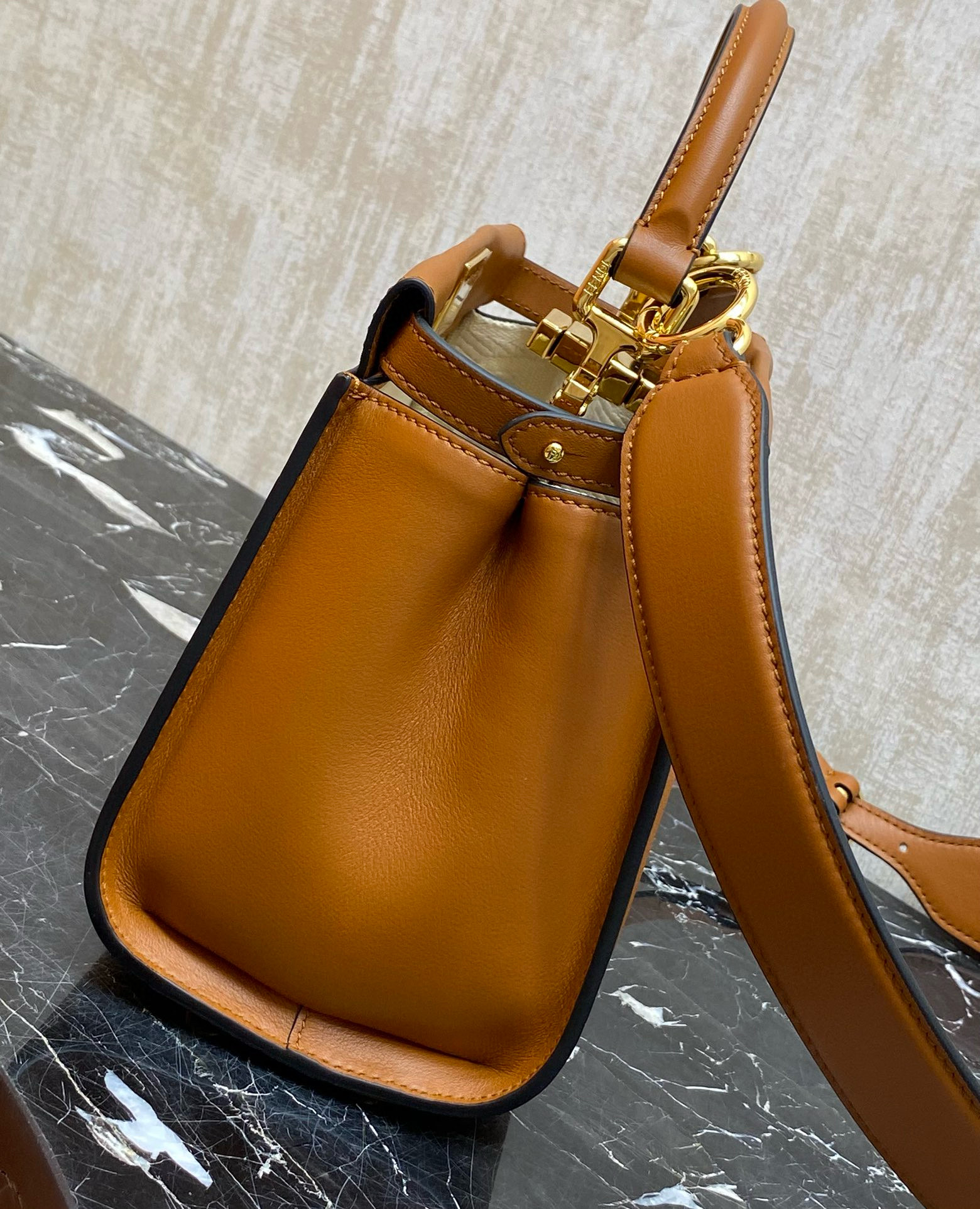 FENDI 펜디 피카부 브라운 송아지 가죽 토트백 23cm 8