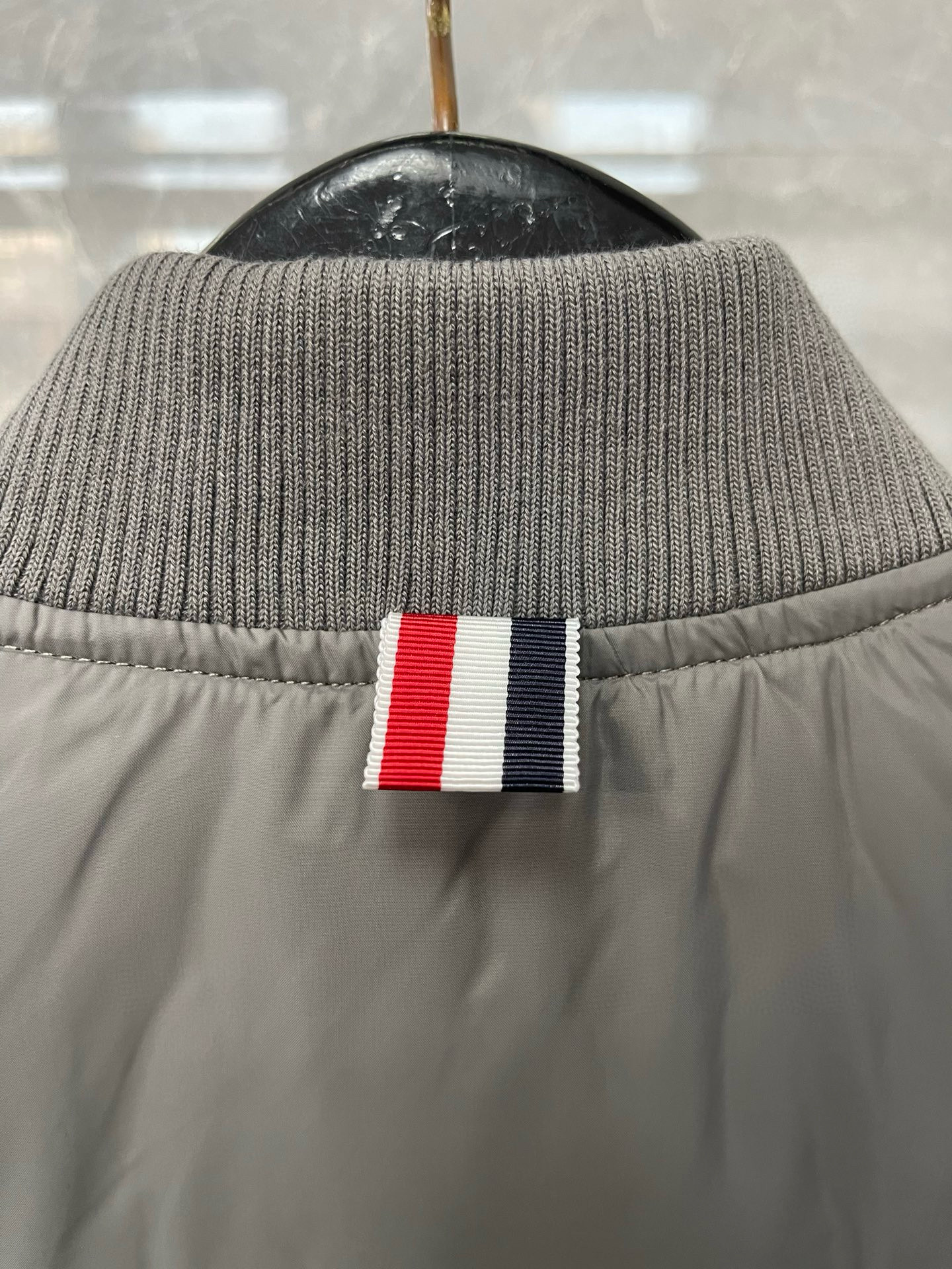 Thom Browne 톰브라운 클래식 사선 스트라이프 다운 패딩 조끼 15