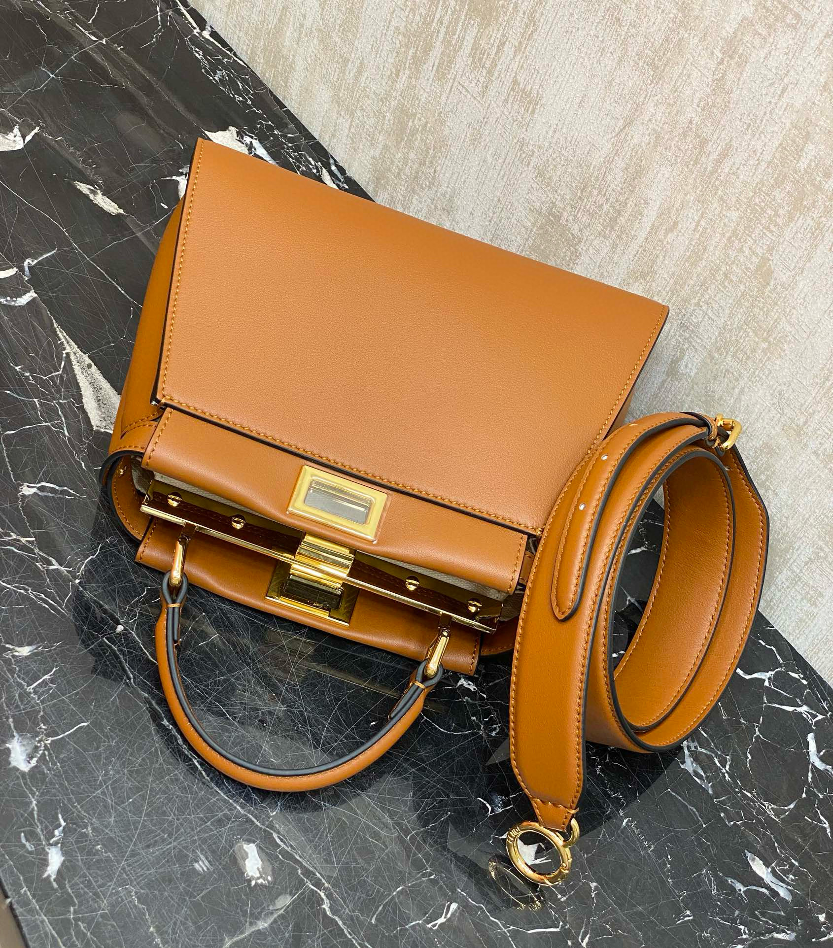 FENDI 펜디 피카부 브라운 송아지 가죽 토트백 23cm 9