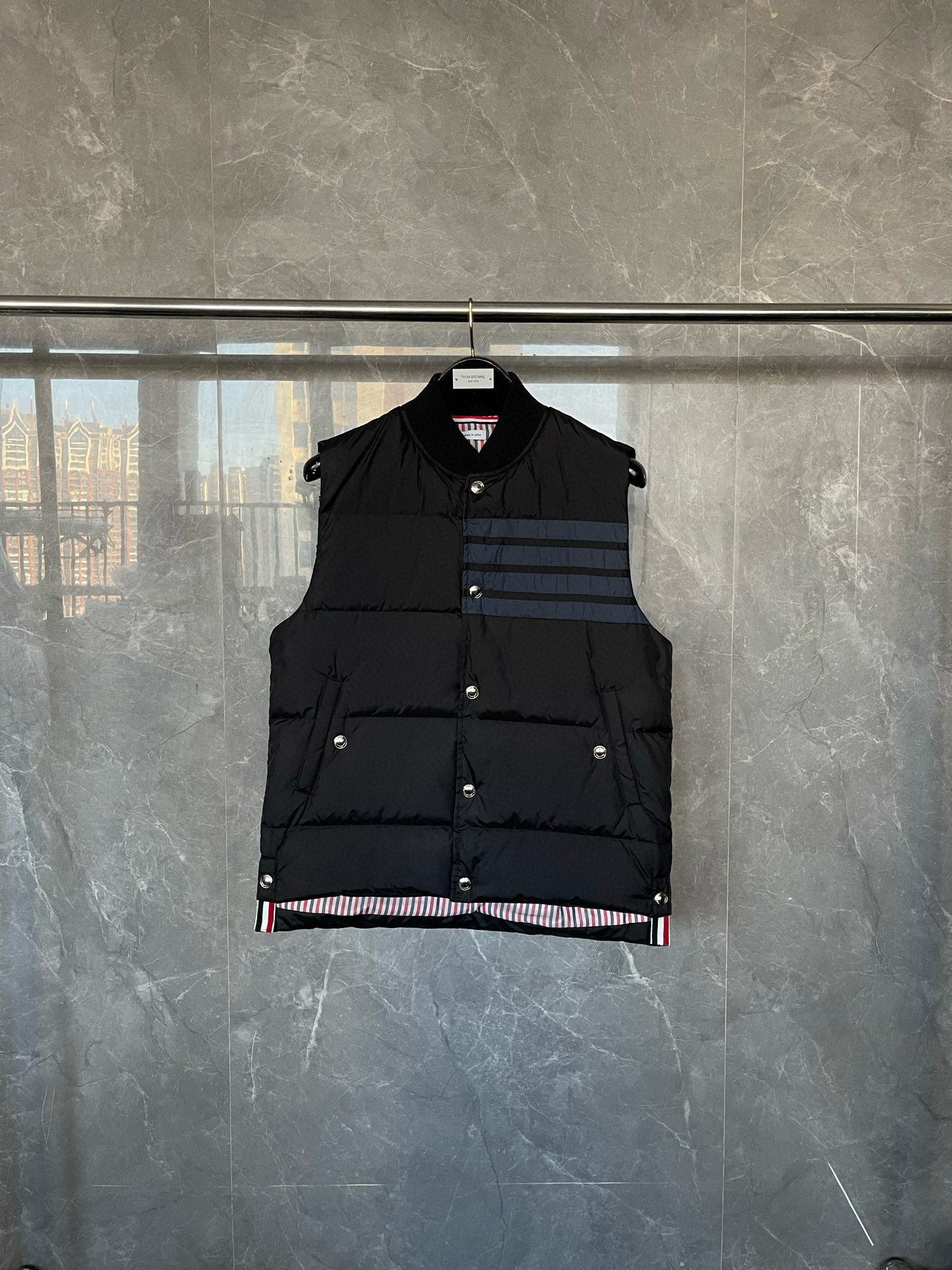 Thom Browne 톰브라운 클래식 사선 스트라이프 다운 패딩 조끼 1