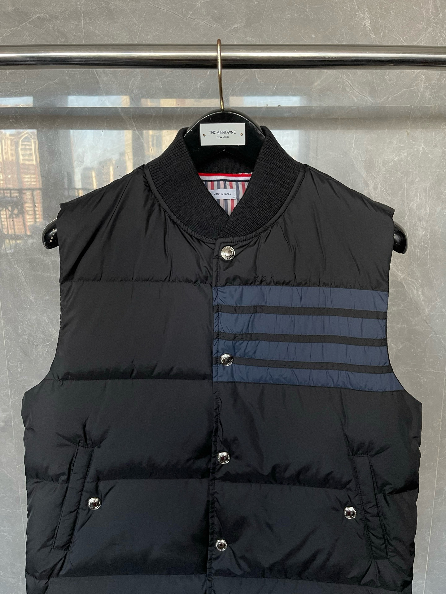 Thom Browne 톰브라운 클래식 사선 스트라이프 다운 패딩 조끼 2