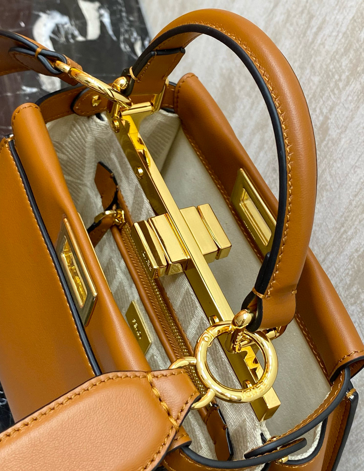 FENDI 펜디 피카부 브라운 송아지 가죽 토트백 23cm 11