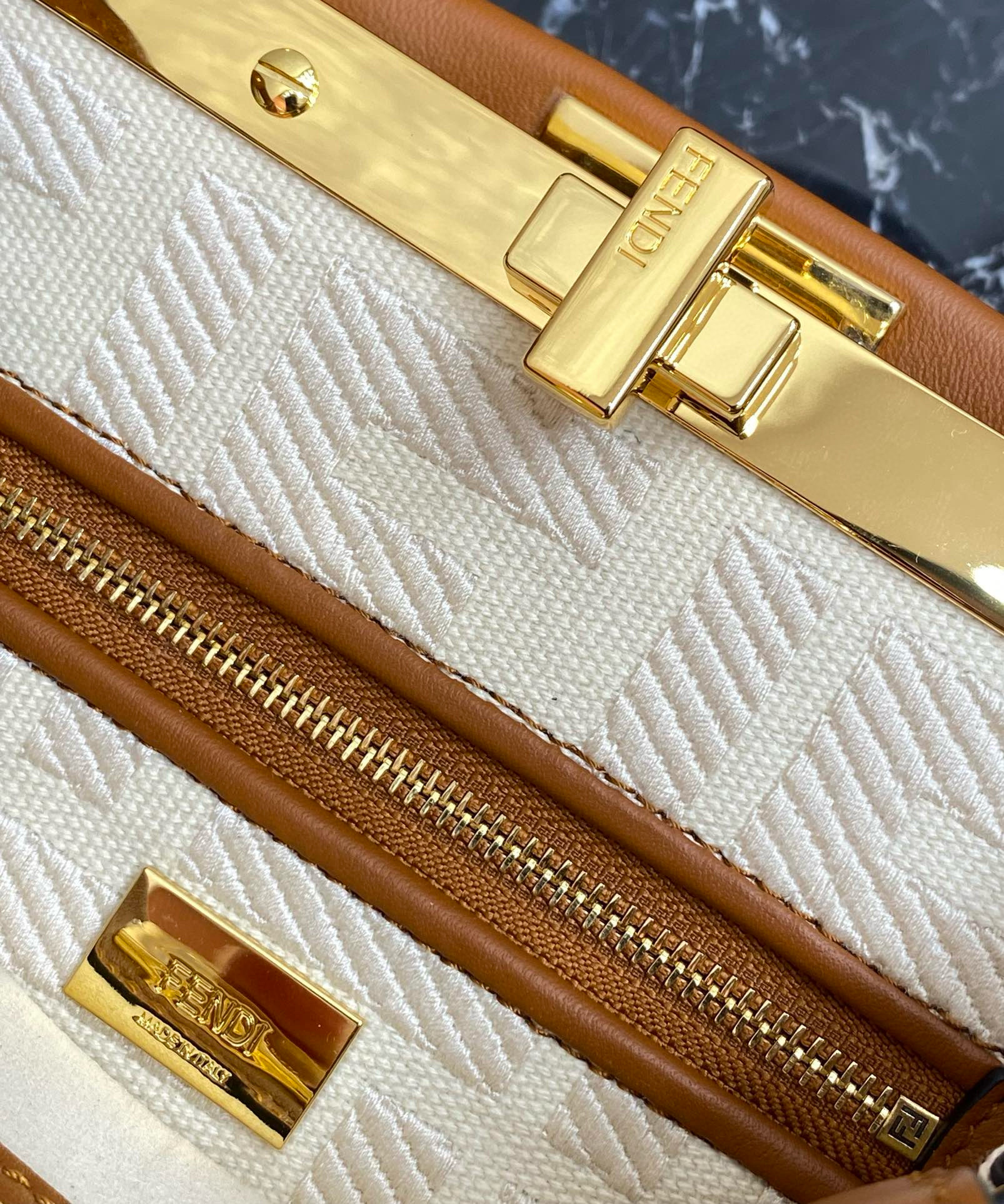 FENDI 펜디 피카부 브라운 송아지 가죽 토트백 23cm 12