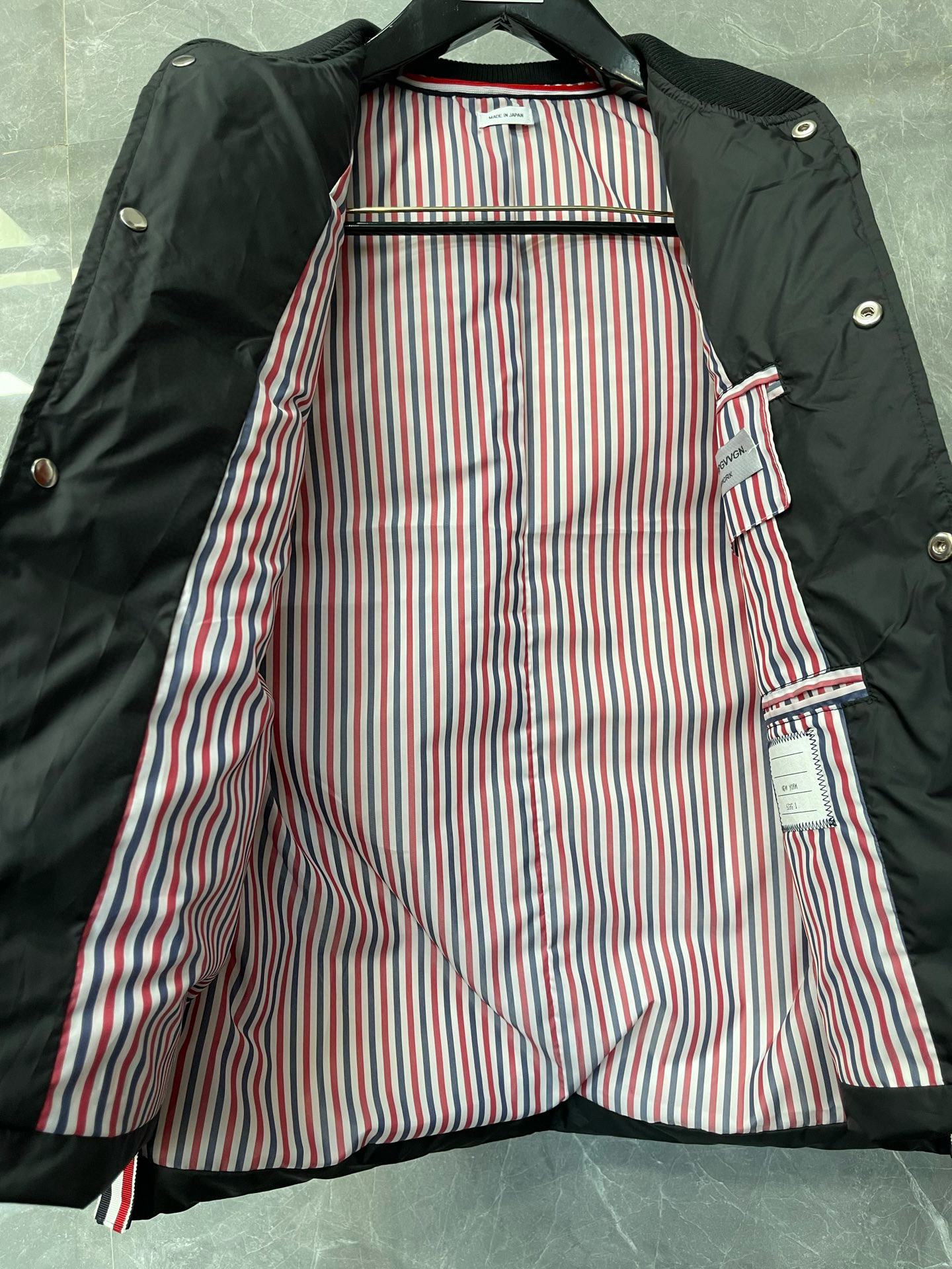 Thom Browne 톰브라운 클래식 사선 스트라이프 다운 패딩 조끼 4