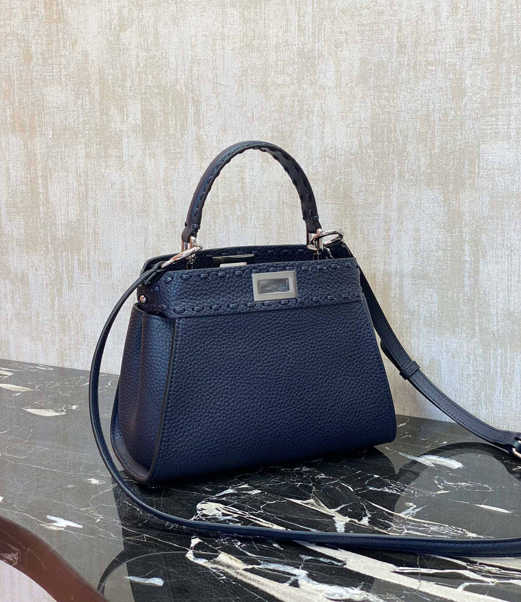 FENDI 펜디 피카부 미니 토트백 네이비 1