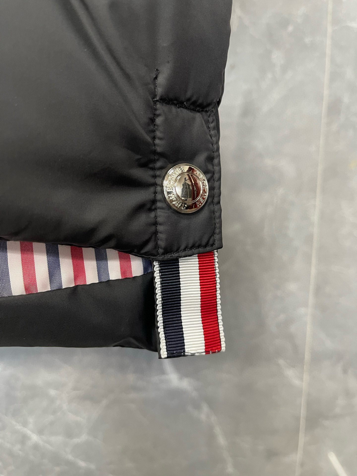 Thom Browne 톰브라운 클래식 사선 스트라이프 다운 패딩 조끼 6