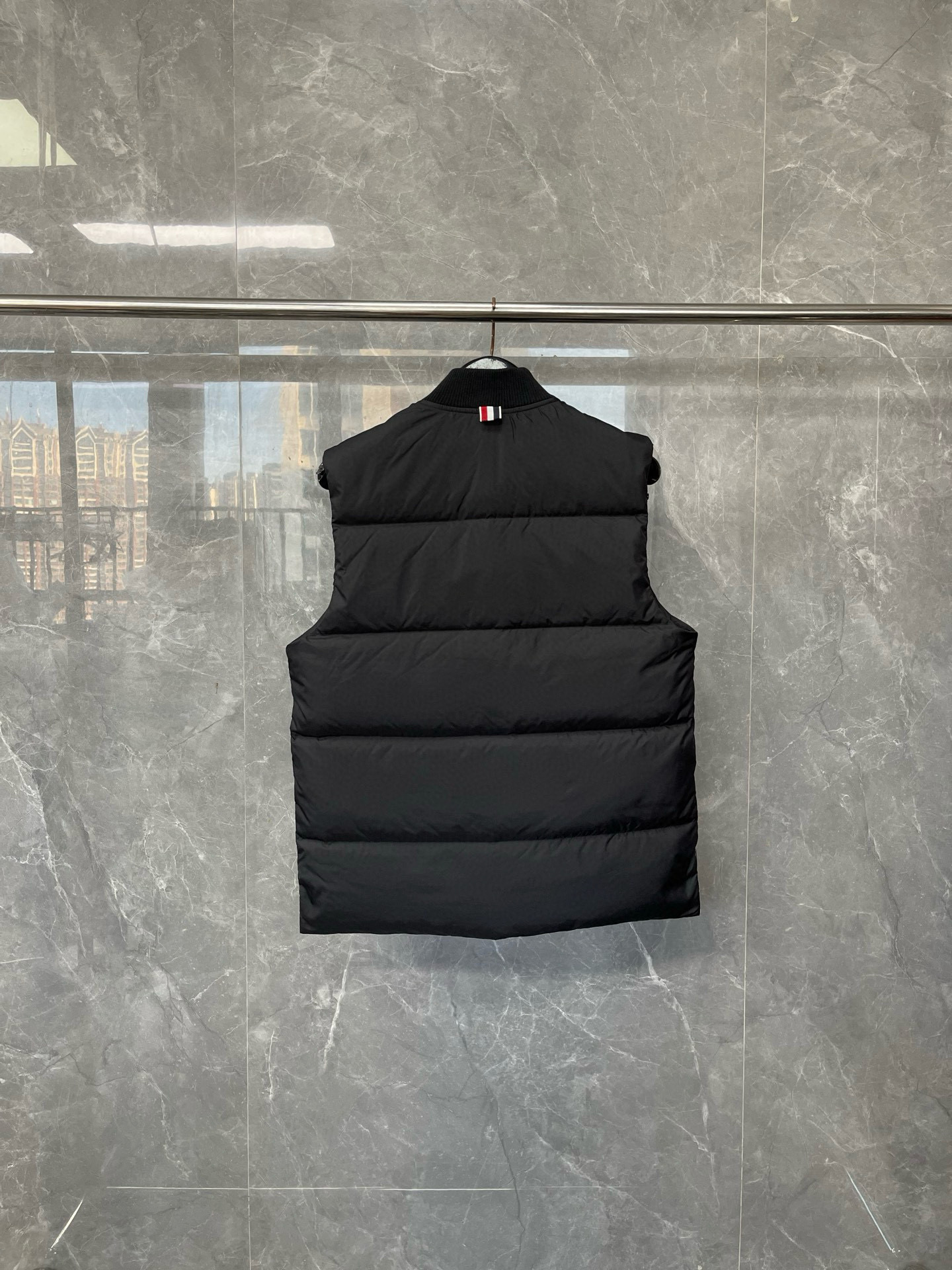 Thom Browne 톰브라운 클래식 사선 스트라이프 다운 패딩 조끼 7