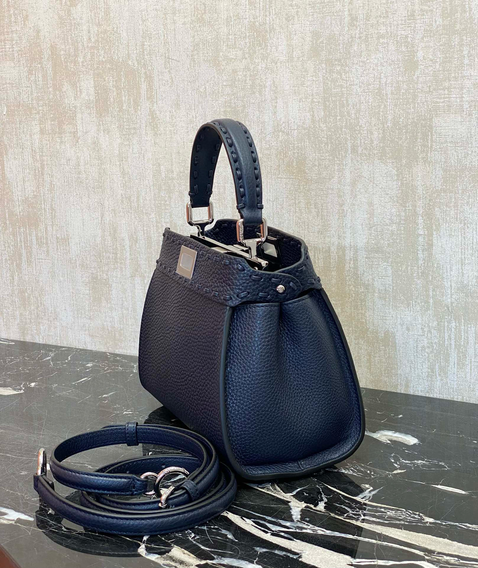 FENDI 펜디 피카부 미니 토트백 네이비 3