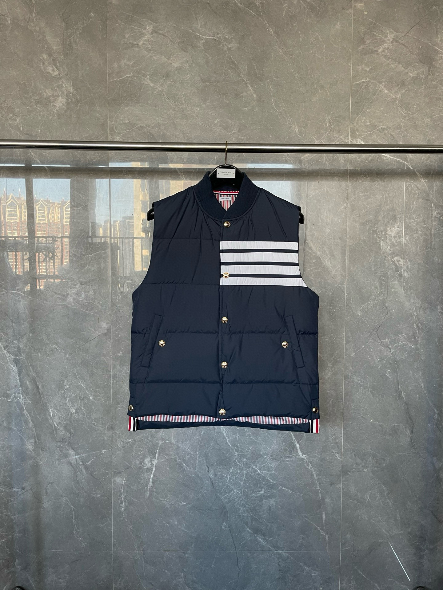 Thom Browne 톰브라운 클래식 사선 스트라이프 다운 패딩 조끼 1