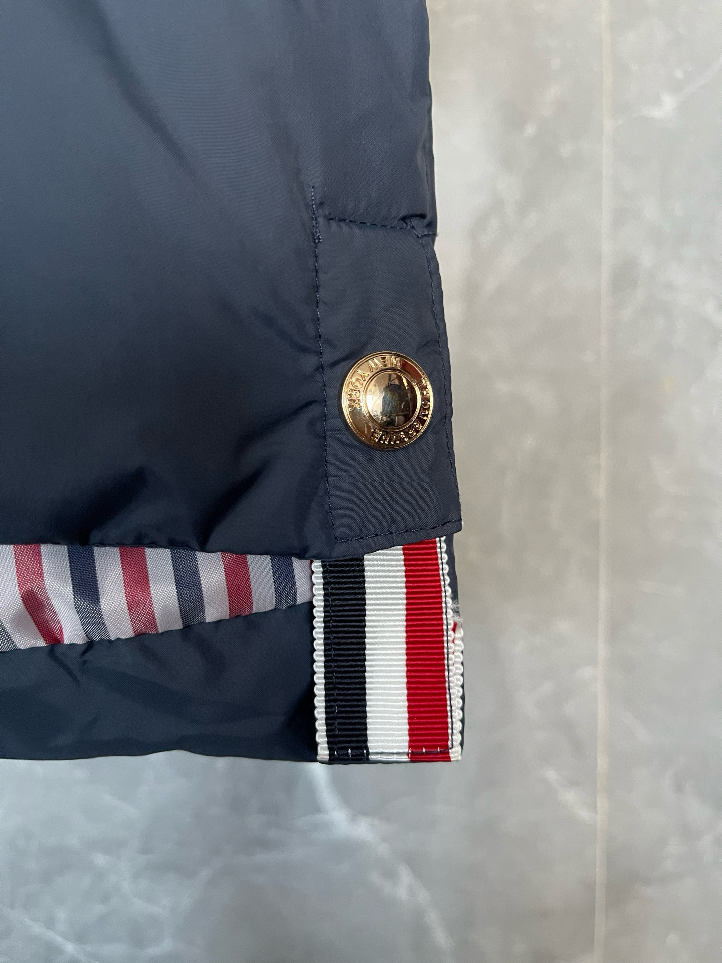 Thom Browne 톰브라운 클래식 사선 스트라이프 다운 패딩 조끼 4