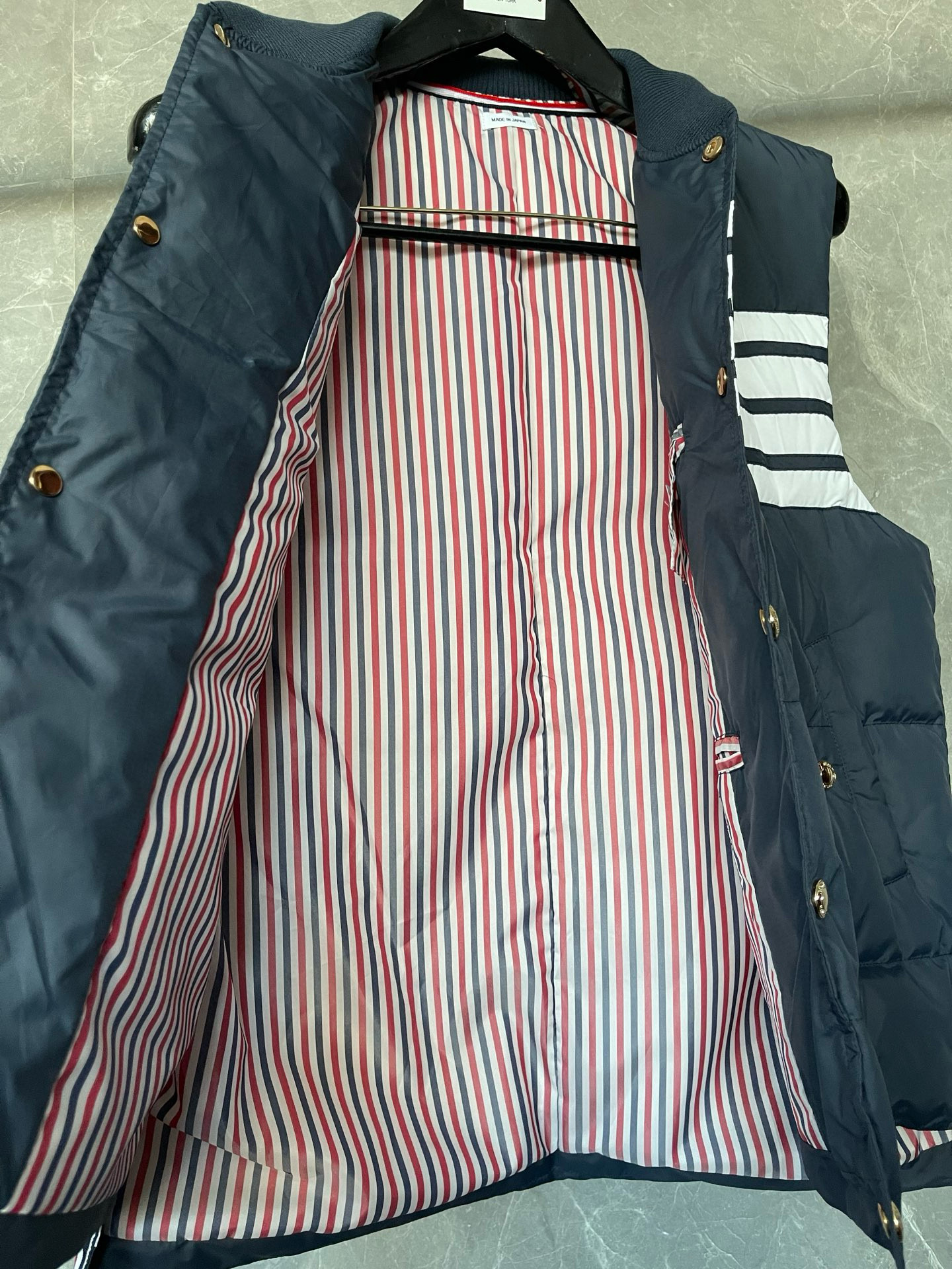 Thom Browne 톰브라운 클래식 사선 스트라이프 다운 패딩 조끼 5