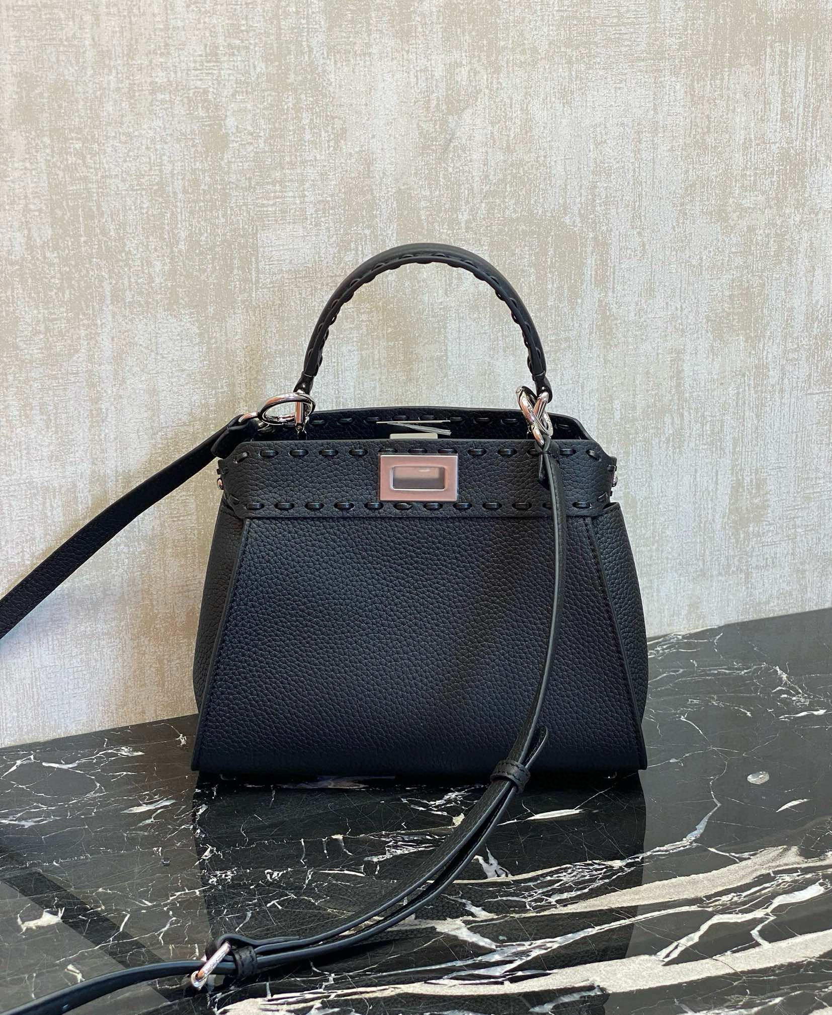 Fendi 펜디 Peekaboo 블랙 토트 크로스백 1