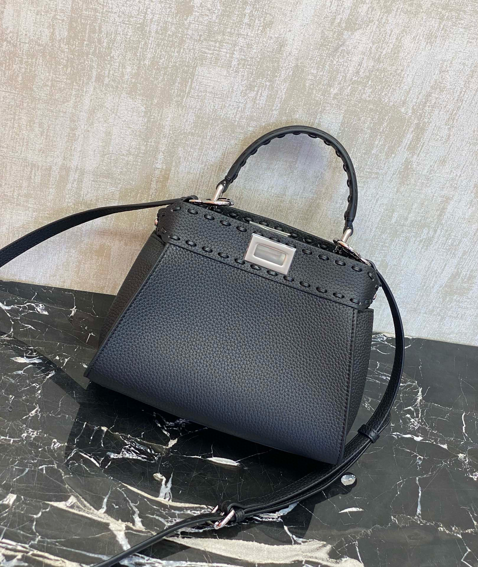 Fendi 펜디 Peekaboo 블랙 토트 크로스백 3