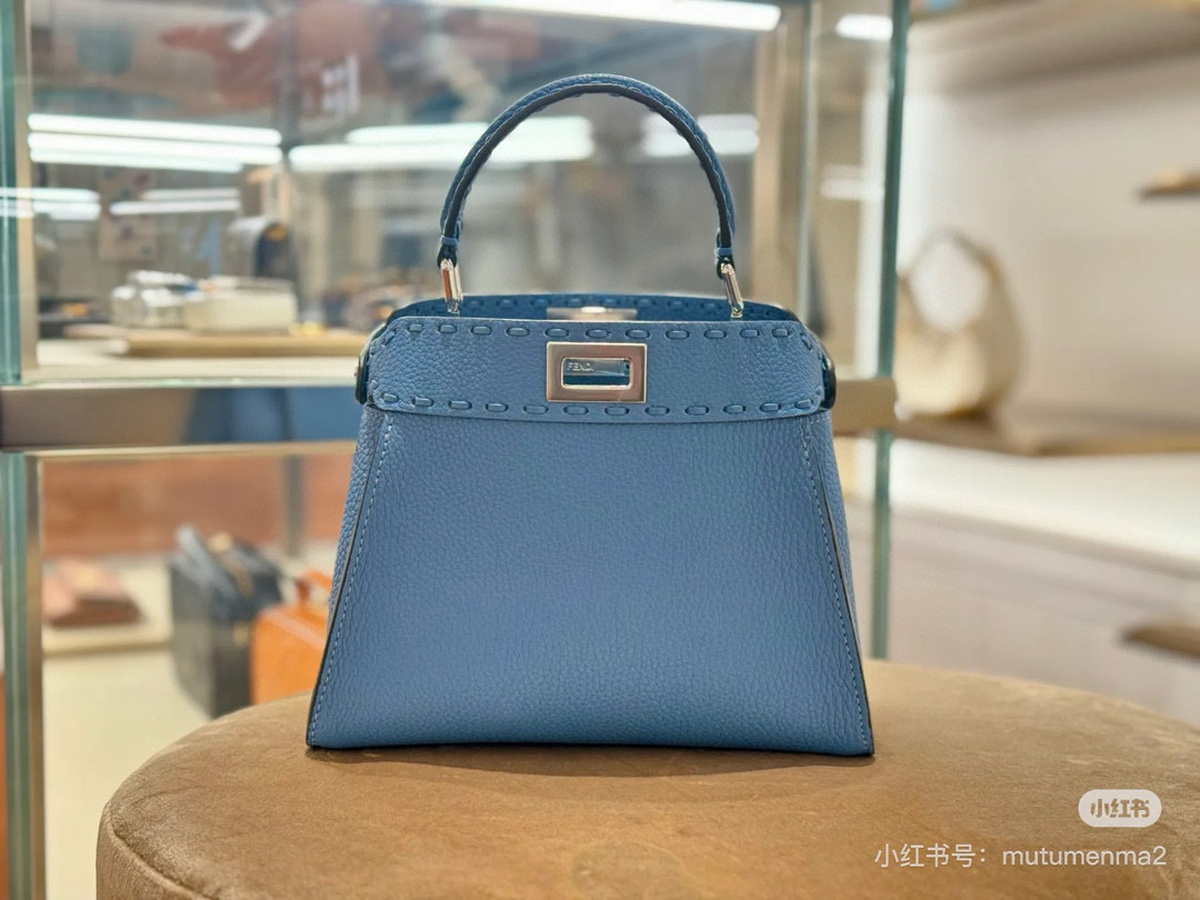 FENDI 펜디 피카부 블루 토트백 1