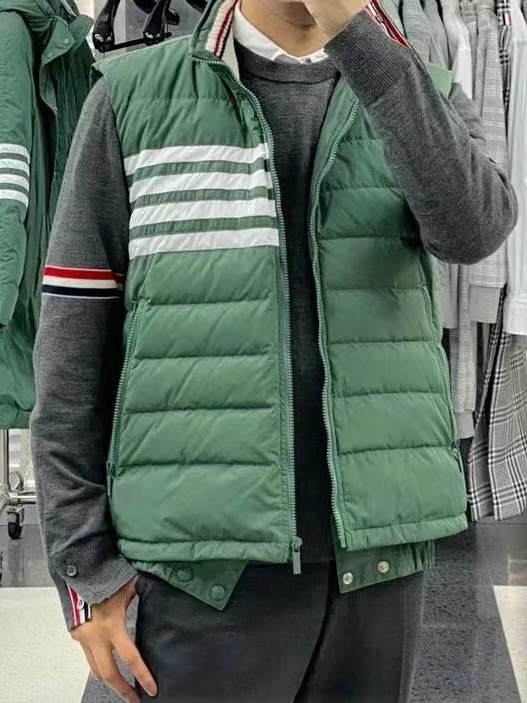 Thom Browne 톰브라운 사선 스트라이프 다운 패딩 조끼 3