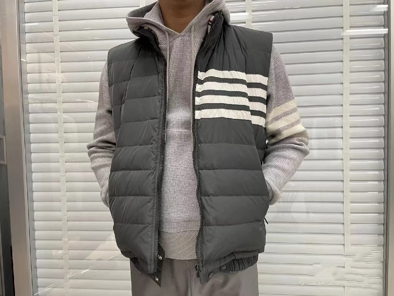 Thom Browne 톰브라운 사선 스트라이프 다운 패딩 조끼 5