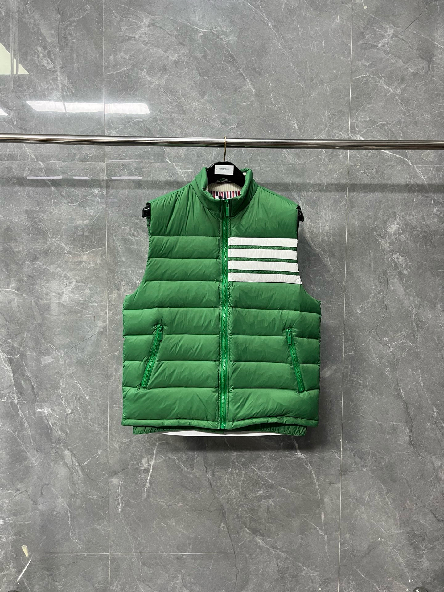 Thom Browne 톰브라운 사선 스트라이프 다운 패딩 조끼 11