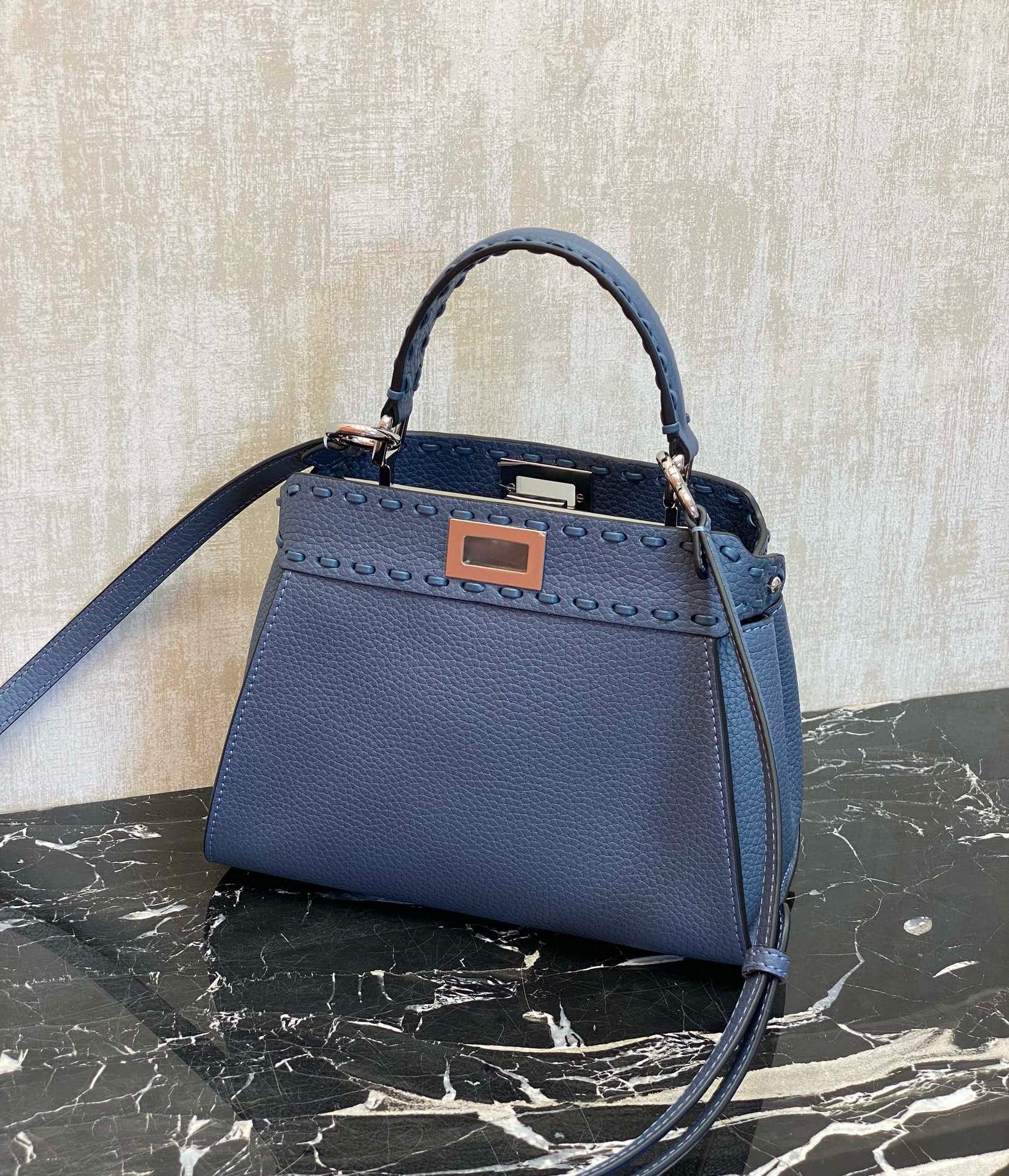 FENDI 펜디 피카부 블루 토트백 9