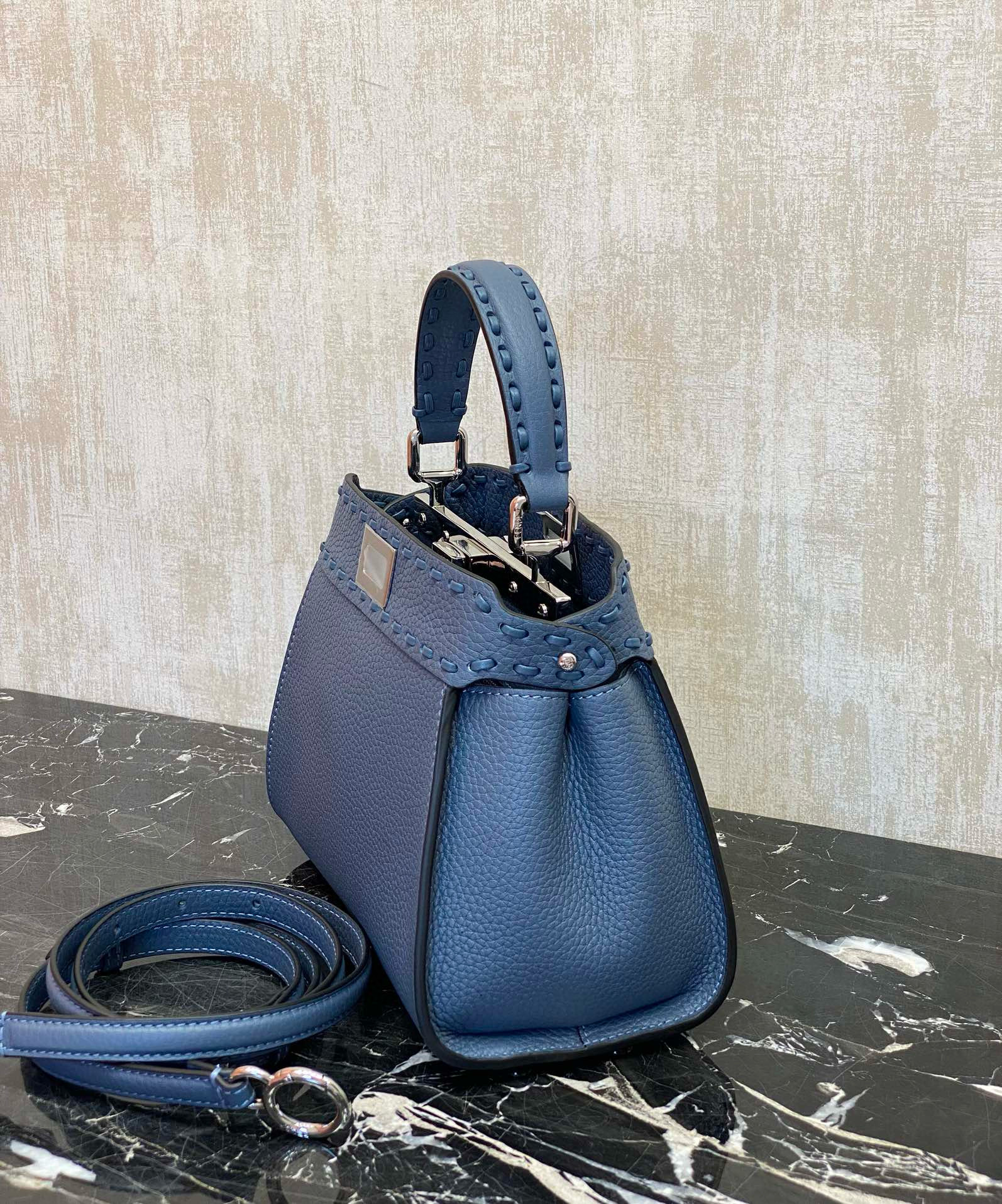 FENDI 펜디 피카부 블루 토트백 11