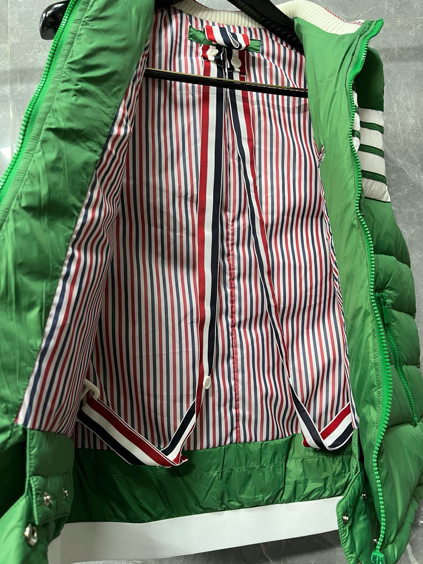 Thom Browne 톰브라운 사선 스트라이프 다운 패딩 조끼 15