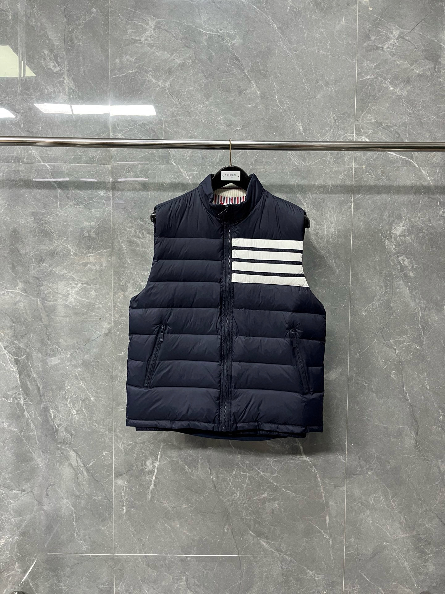 Thom Browne 톰브라운 사선 스트라이프 다운 패딩 조끼 1