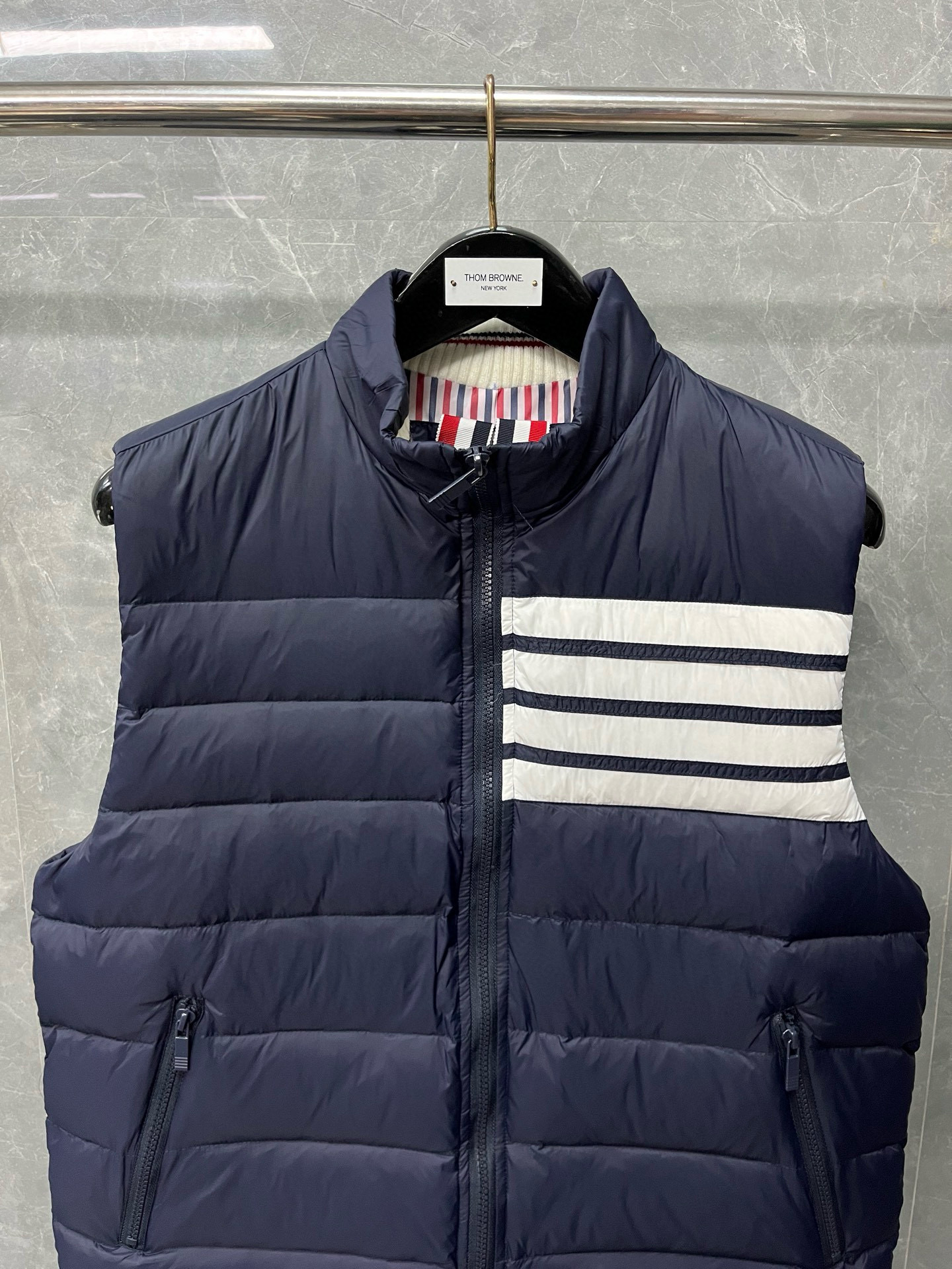 Thom Browne 톰브라운 사선 스트라이프 다운 패딩 조끼 2