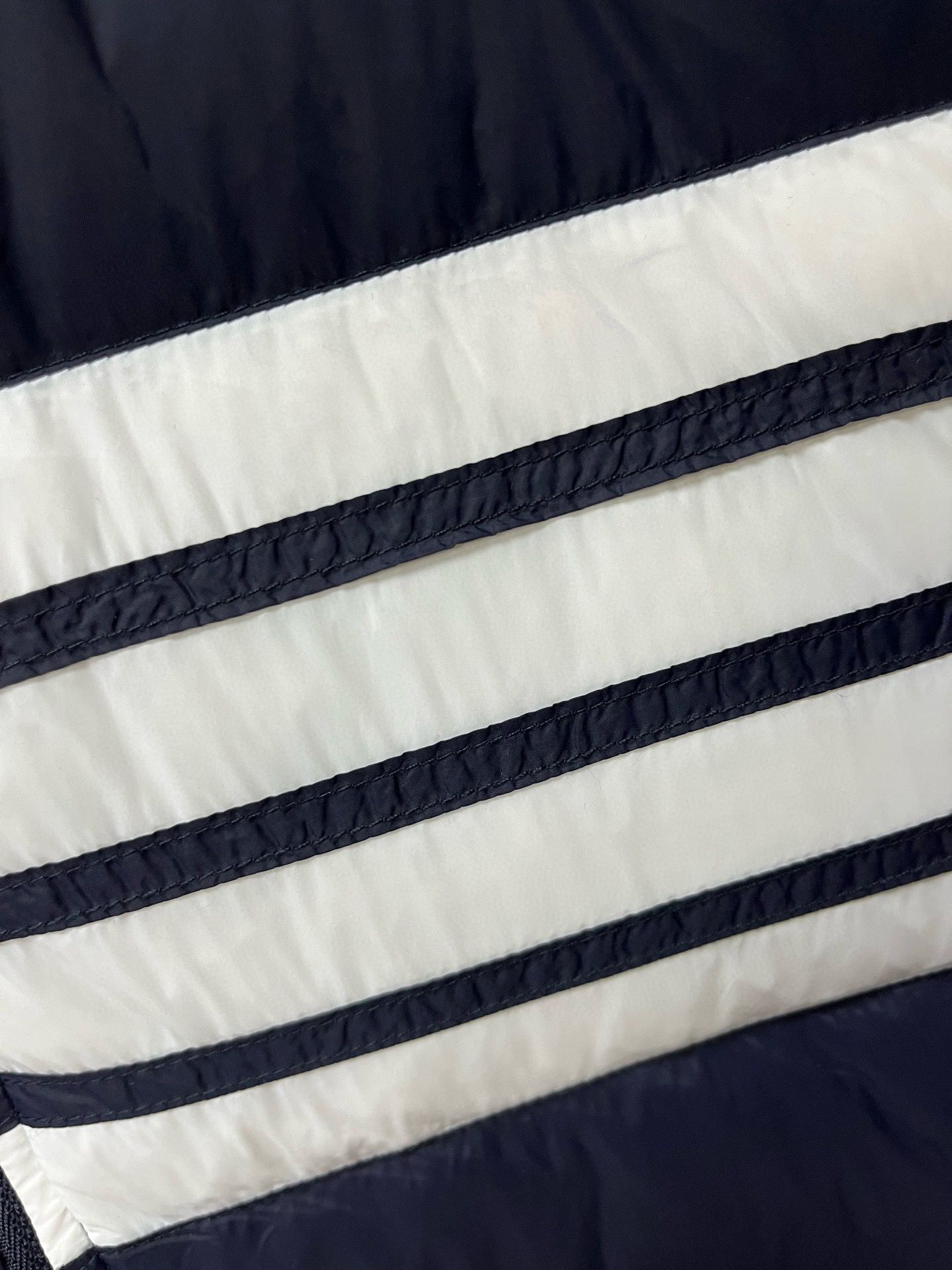 Thom Browne 톰브라운 사선 스트라이프 다운 패딩 조끼 3