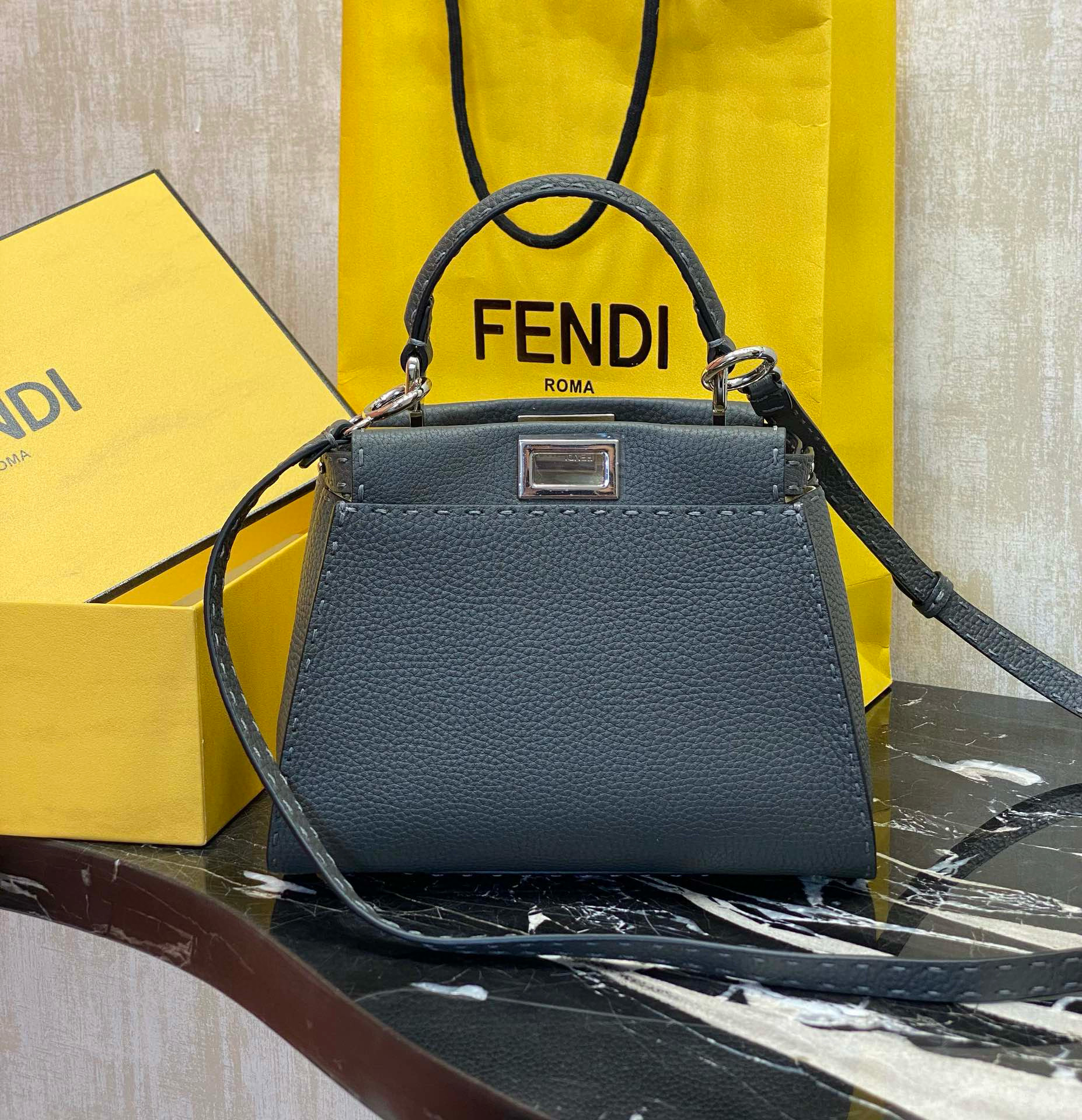 FENDI 펜디 피카부 미니 토트 크로스백 딥그레이 1