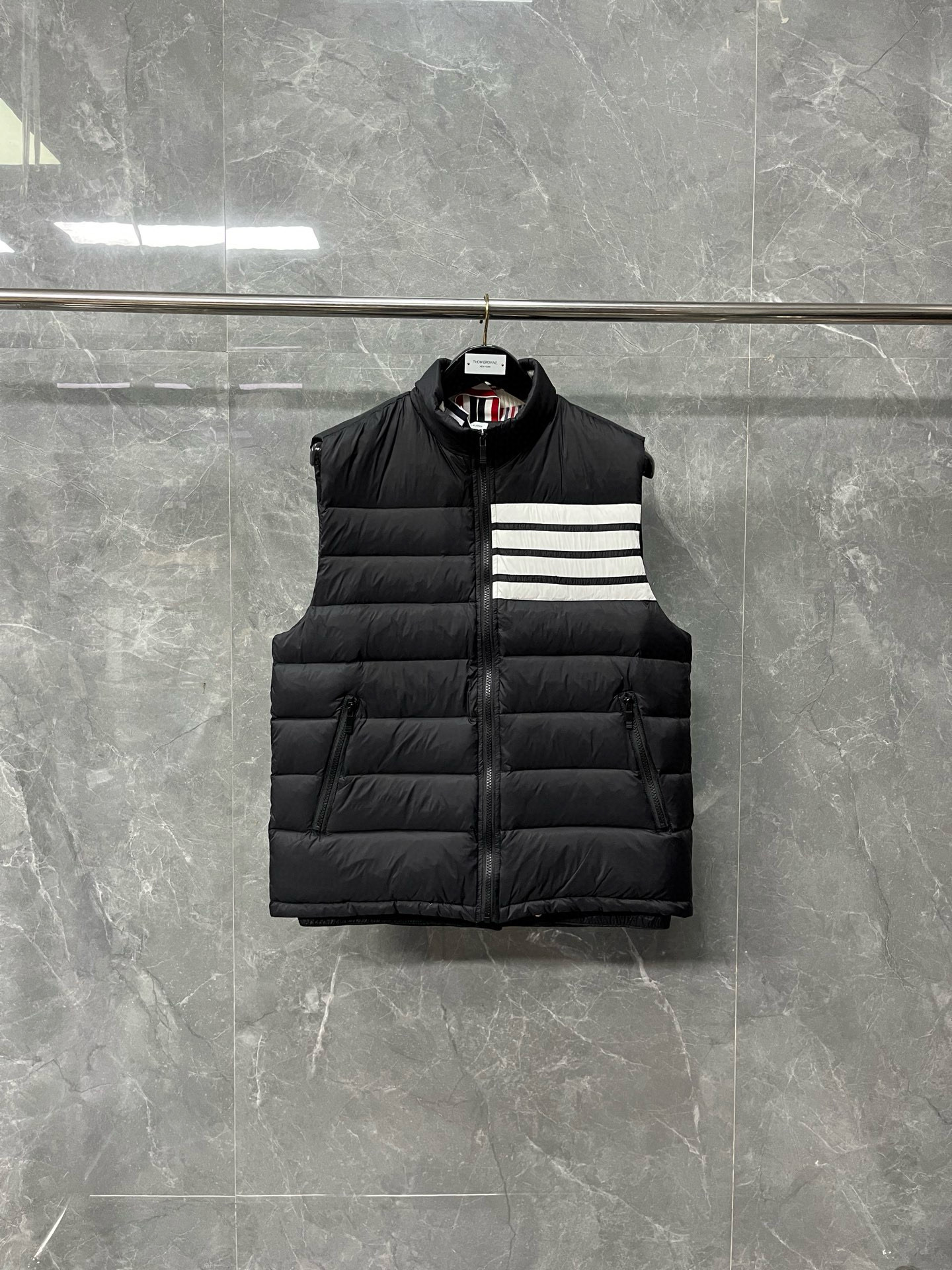 Thom Browne 톰브라운 사선 스트라이프 다운 패딩 조끼 1