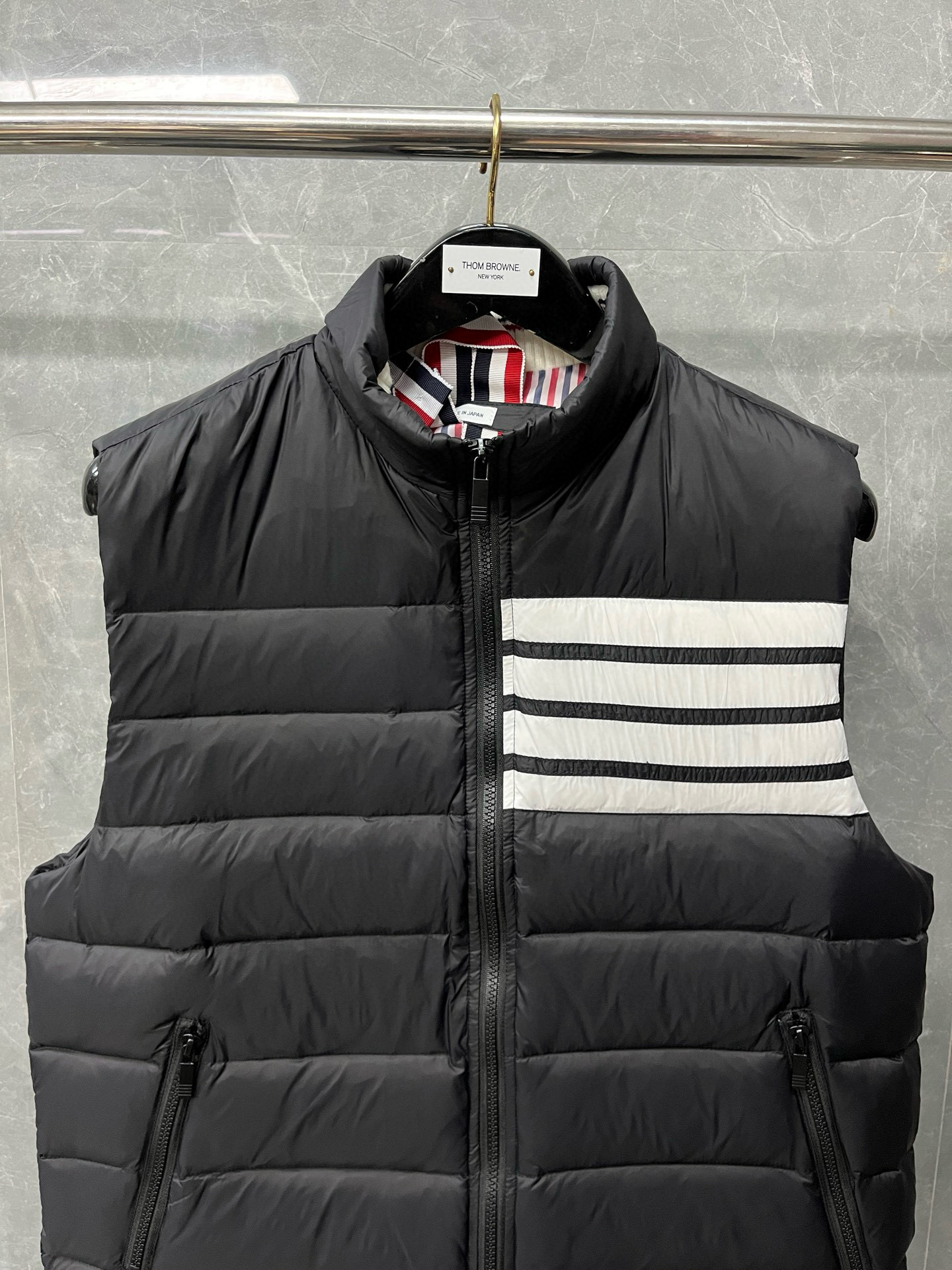 Thom Browne 톰브라운 사선 스트라이프 다운 패딩 조끼 2