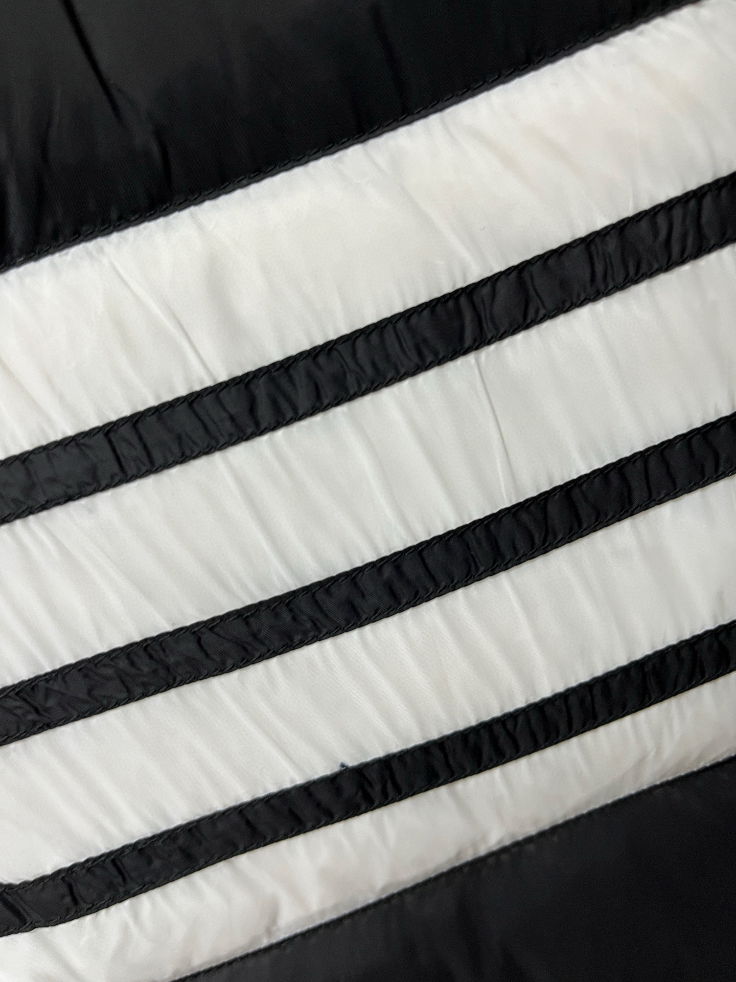 Thom Browne 톰브라운 사선 스트라이프 다운 패딩 조끼 3