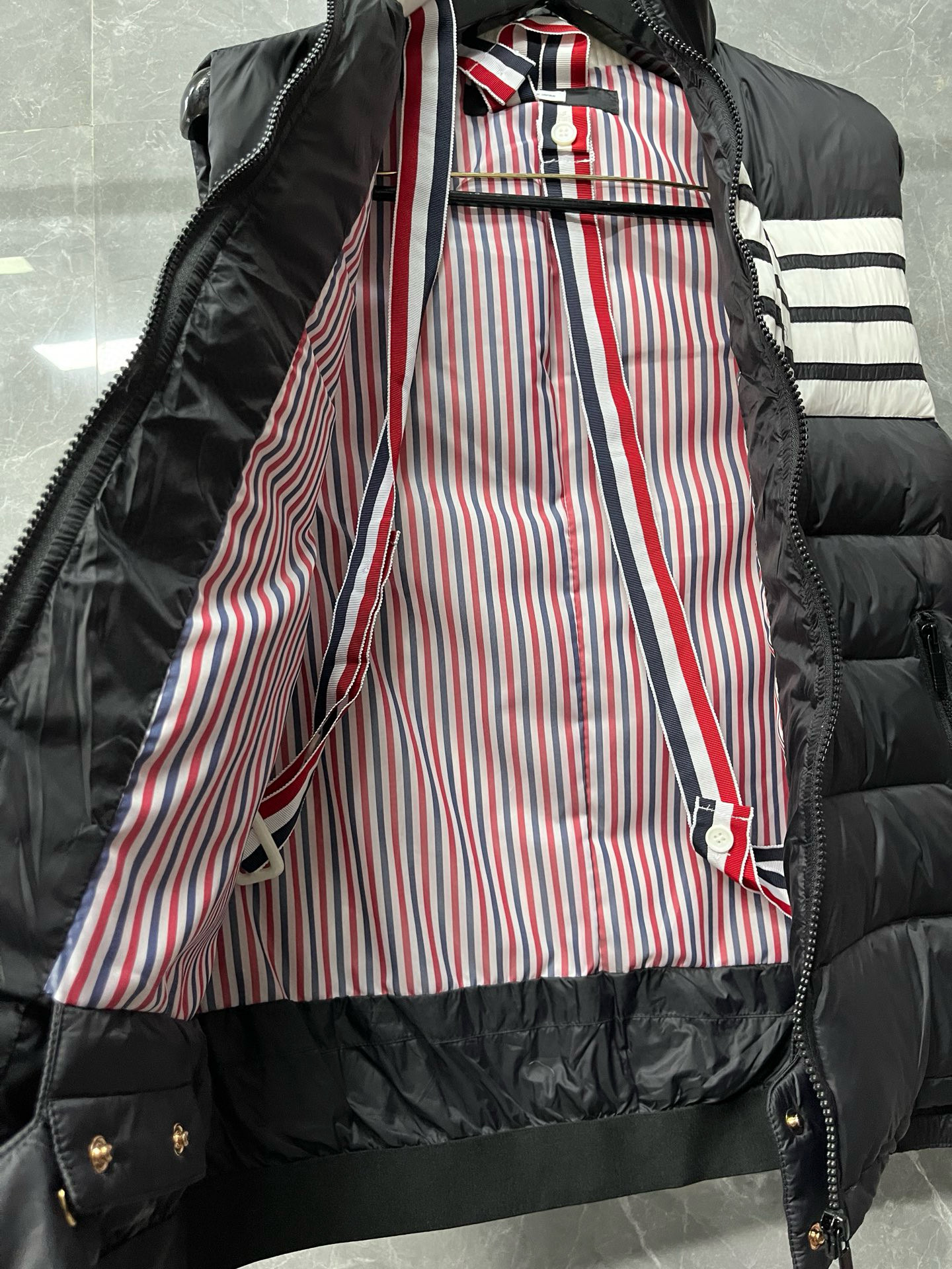 Thom Browne 톰브라운 사선 스트라이프 다운 패딩 조끼 5