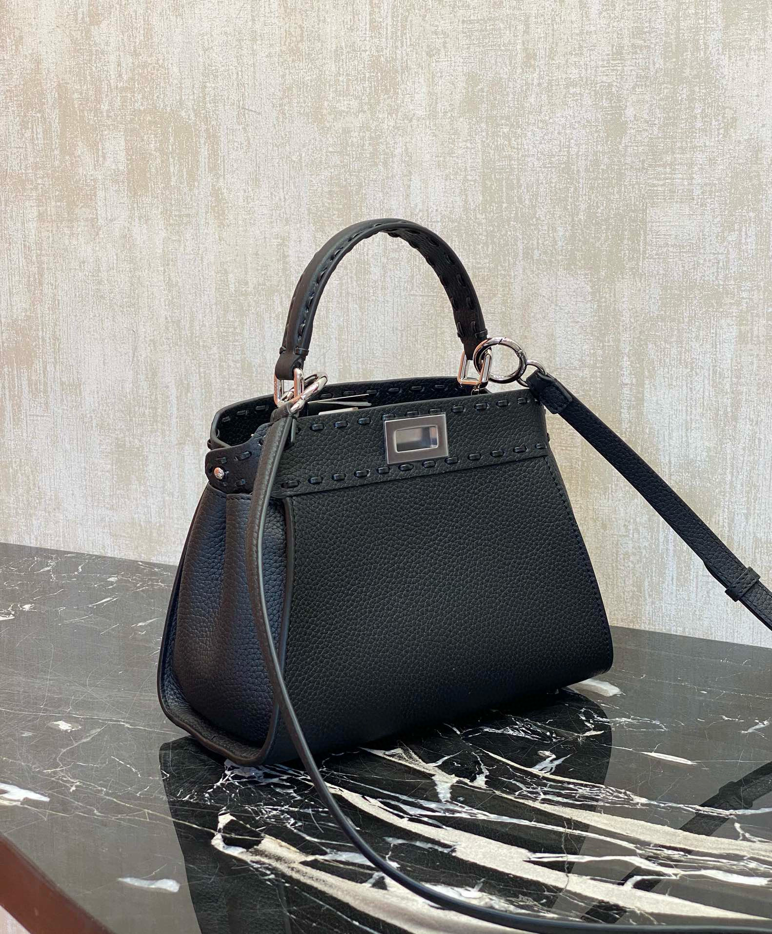 FENDI 펜디 피카부 블랙 토트 크로스백 2