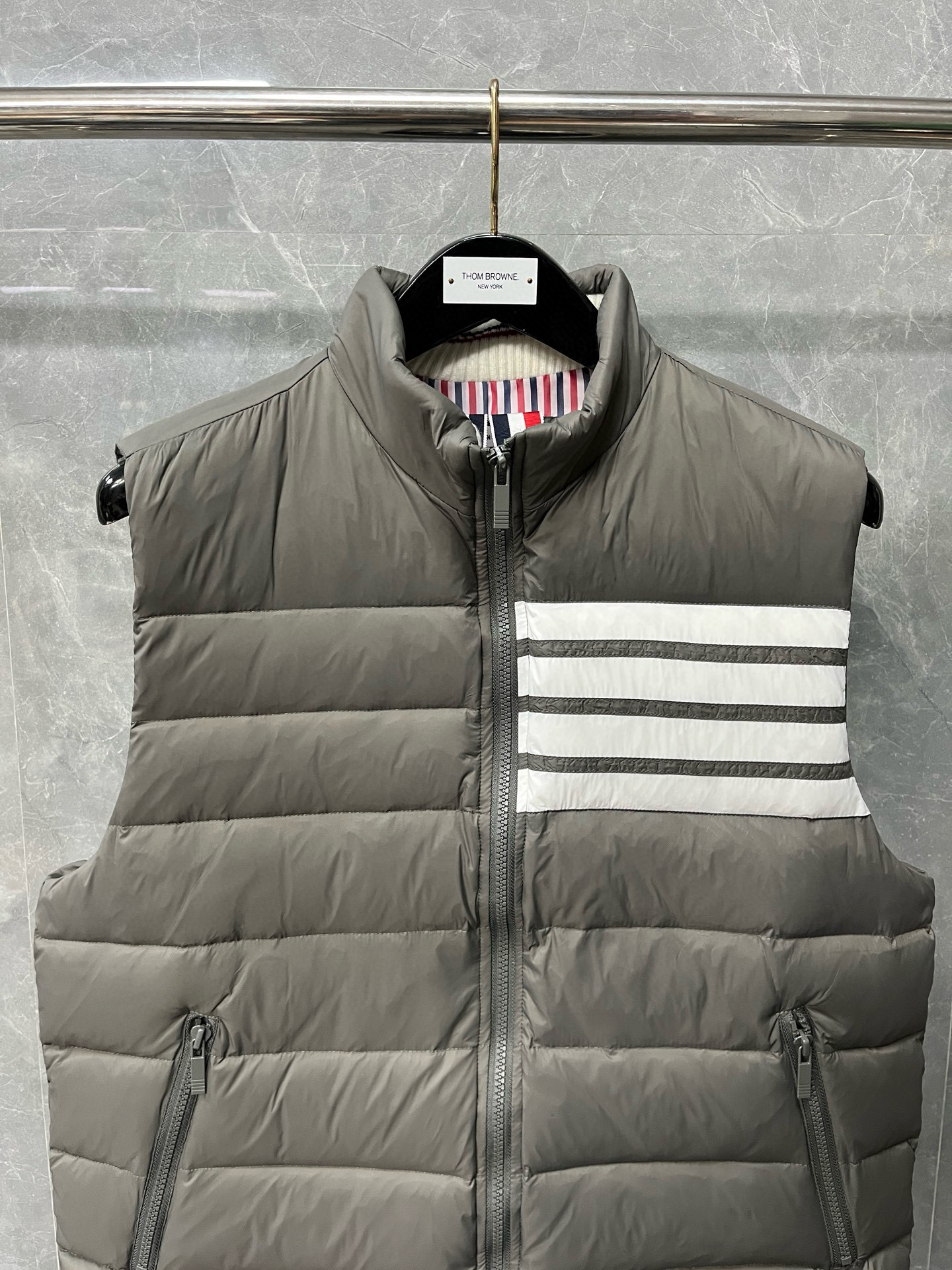 Thom Browne 톰브라운 사선 스트라이프 다운 패딩 조끼 2