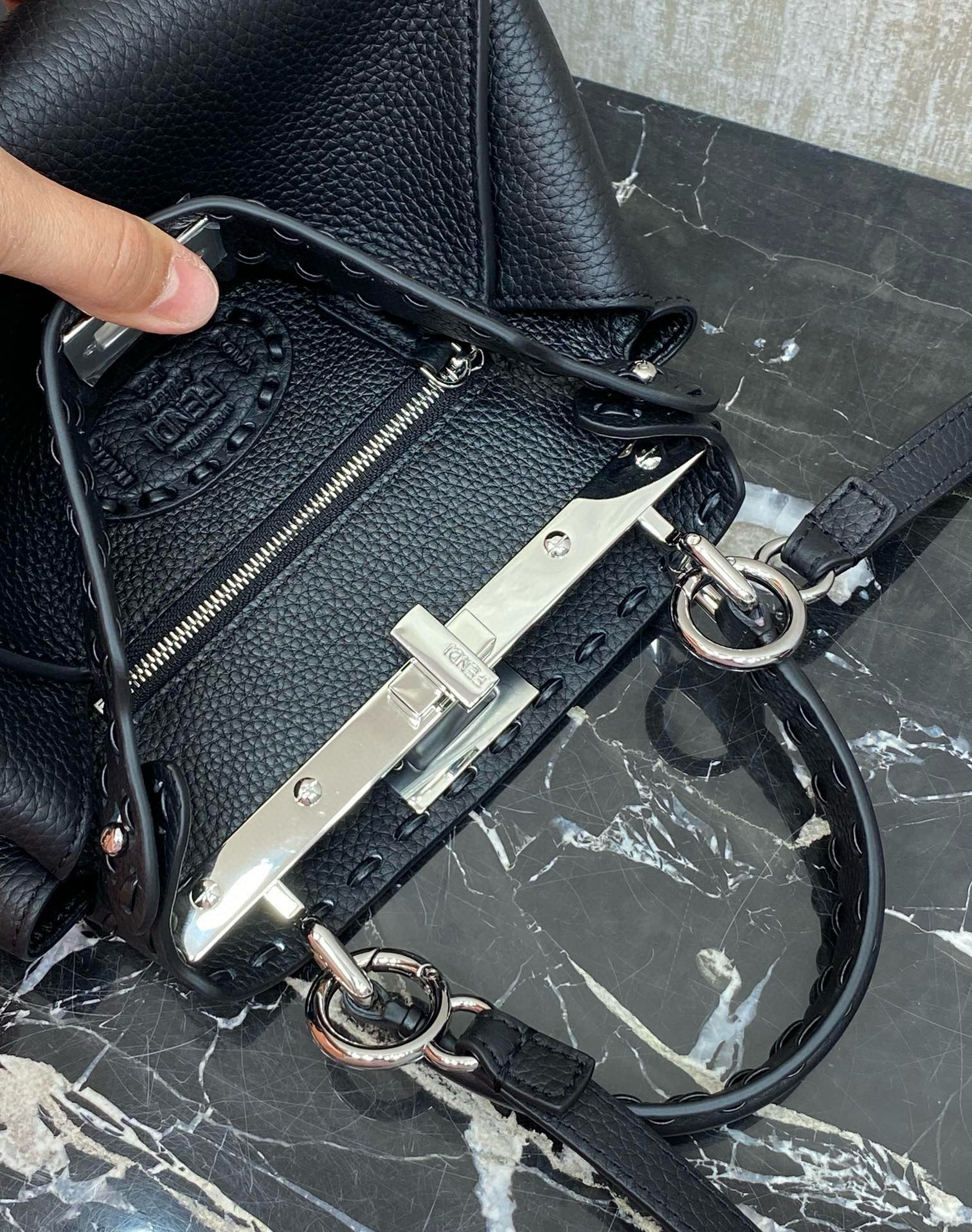 FENDI 펜디 피카부 블랙 토트 크로스백 9